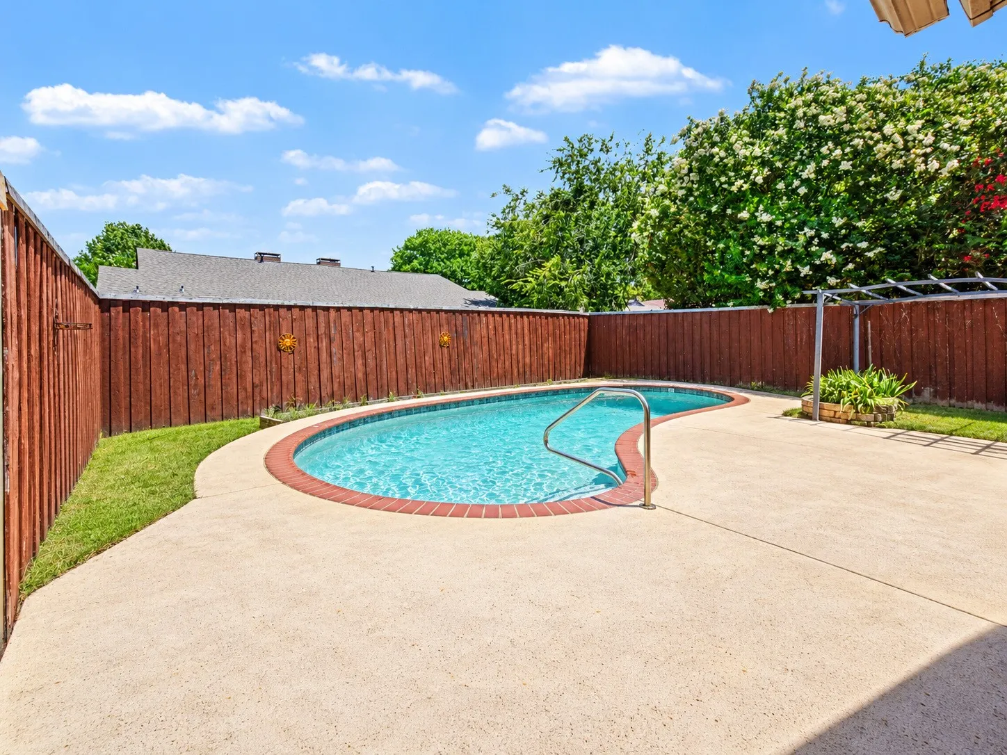 Single Family Residence For Sale in Denton County , 18932 Platte River Way, Dallas, Texas 75287, 3 Bedroom, 2 Bathroom, 2 Garage spaces, 1,380 Sqft, built in 1983, mls#21324536, Real Estate Agent in Dallas, Homes For Sale in Denton county, Homes For Sale in Dallas, Realtor in Dallas Texas, Real Estate Brokerage Independent Realty Texas, Luminita Cordes Realtor