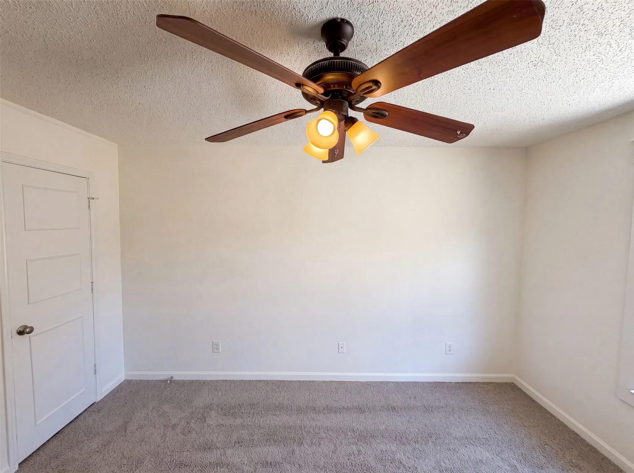 Single Family Residence For Sale in Tarrant County , 6612 Lakeside Drive, Lake Worth, Texas 76135, 3 Bedroom, 2 Bathroom, 2 Garage spaces, 1,500 Sqft, built in 1987, mls#21326636, Real Estate Agent in Lake Worth, Homes For Sale in Tarrant county, Homes For Sale in Lake Worth, Realtor in Lake Worth Texas, Real Estate Brokerage Independent Realty Texas, Luminita Cordes Realtor