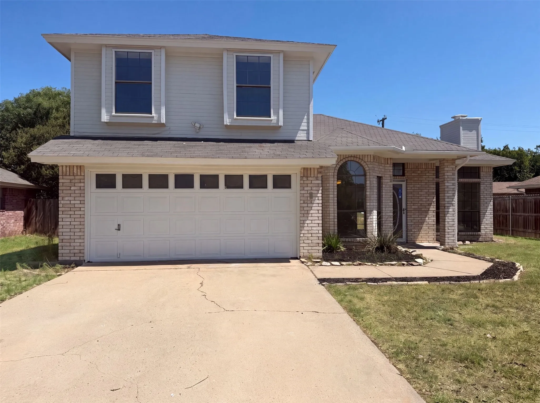 Single Family Residence For Sale in Tarrant County , 6612 Lakeside Drive, Lake Worth, Texas 76135, 3 Bedroom, 2 Bathroom, 2 Garage spaces, 1,500 Sqft, built in 1987, mls#21326636, Real Estate Agent in Lake Worth, Homes For Sale in Tarrant county, Homes For Sale in Lake Worth, Realtor in Lake Worth Texas, Real Estate Brokerage Independent Realty Texas, Luminita Cordes Realtor