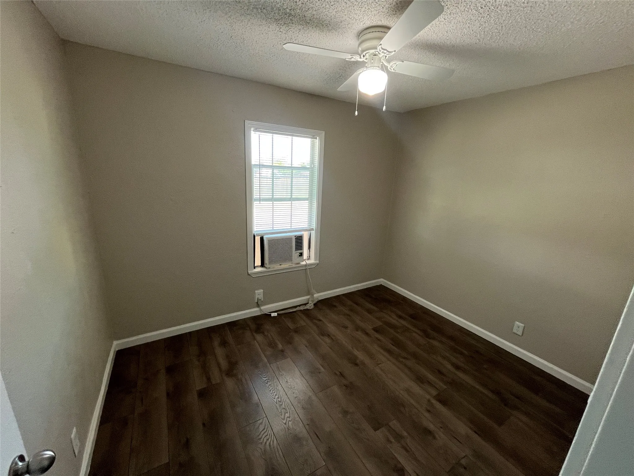 Duplex For Rent in Dallas County , 2223 Houston Street, Grand Prairie, Texas 75050, 2 Bedroom, 1 Bathroom, Garage spaces, 720 Sqft, built in 1953, mls#21325486, Real Estate Agent in Grand Prairie, Homes For Rent in Dallas county, Homes For Rent in Grand Prairie, Realtor in Grand Prairie Texas, Real Estate Brokerage Independent Realty Texas, Luminita Cordes Realtor