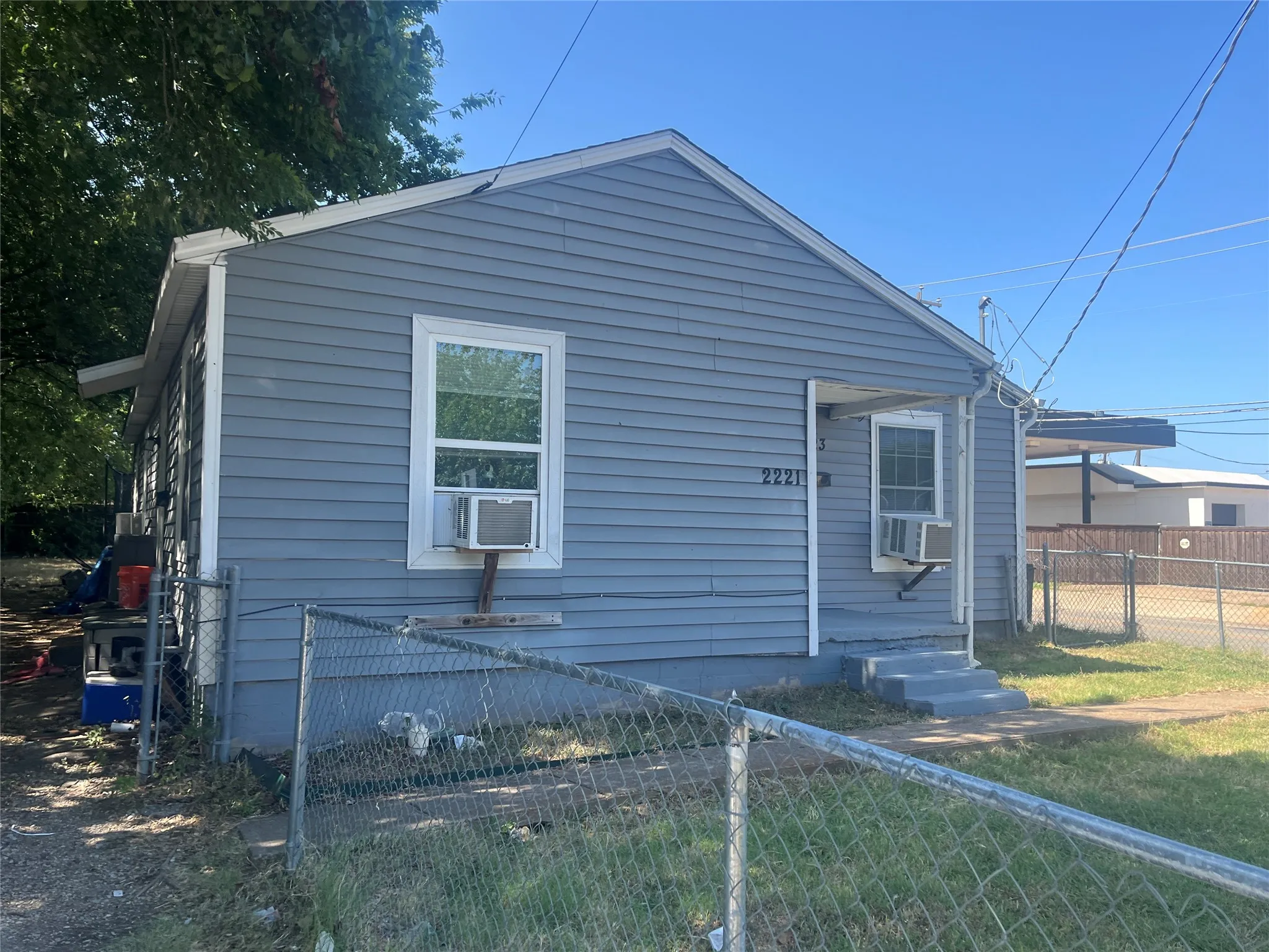 Duplex For Rent in Dallas County , 2223 Houston Street, Grand Prairie, Texas 75050, 2 Bedroom, 1 Bathroom, Garage spaces, 720 Sqft, built in 1953, mls#21325486, Real Estate Agent in Grand Prairie, Homes For Rent in Dallas county, Homes For Rent in Grand Prairie, Realtor in Grand Prairie Texas, Real Estate Brokerage Independent Realty Texas, Luminita Cordes Realtor