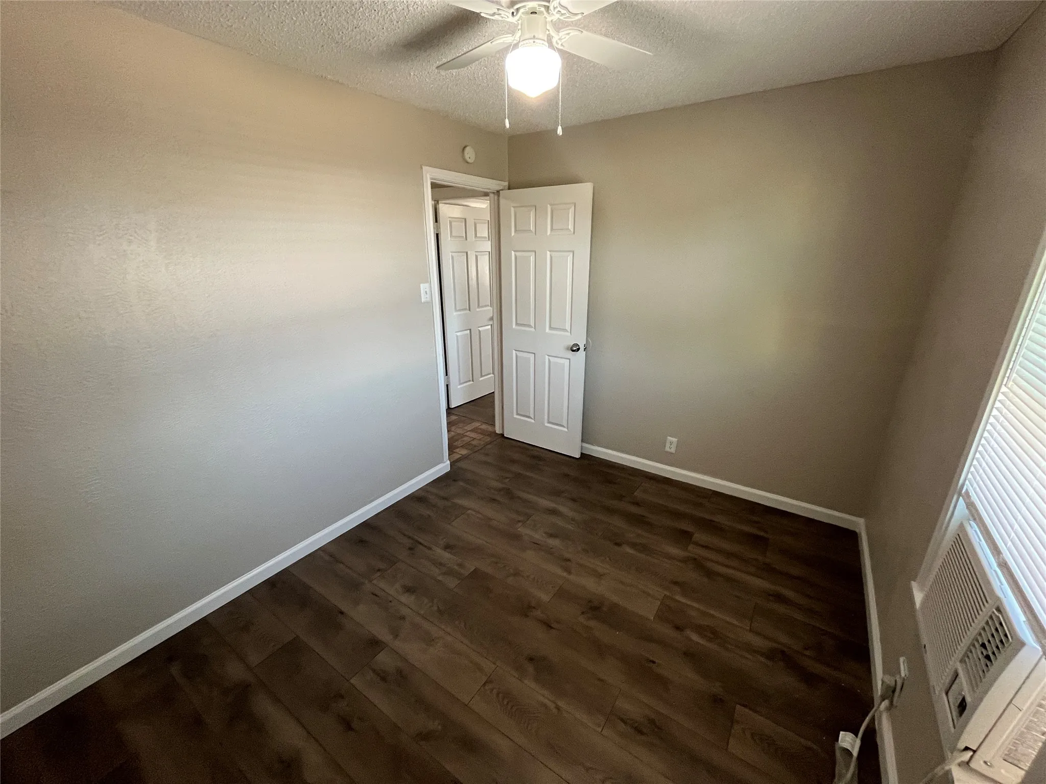 Duplex For Rent in Dallas County , 2223 Houston Street, Grand Prairie, Texas 75050, 2 Bedroom, 1 Bathroom, Garage spaces, 720 Sqft, built in 1953, mls#21325486, Real Estate Agent in Grand Prairie, Homes For Rent in Dallas county, Homes For Rent in Grand Prairie, Realtor in Grand Prairie Texas, Real Estate Brokerage Independent Realty Texas, Luminita Cordes Realtor