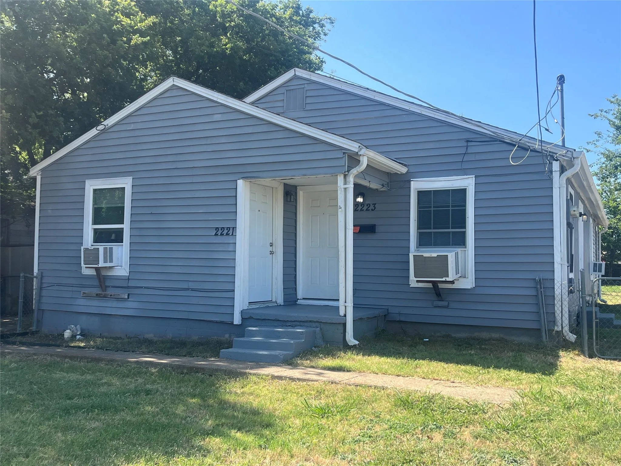 Duplex For Rent in Dallas County , 2223 Houston Street, Grand Prairie, Texas 75050, 2 Bedroom, 1 Bathroom, Garage spaces, 720 Sqft, built in 1953, mls#21325486, Real Estate Agent in Grand Prairie, Homes For Rent in Dallas county, Homes For Rent in Grand Prairie, Realtor in Grand Prairie Texas, Real Estate Brokerage Independent Realty Texas, Luminita Cordes Realtor