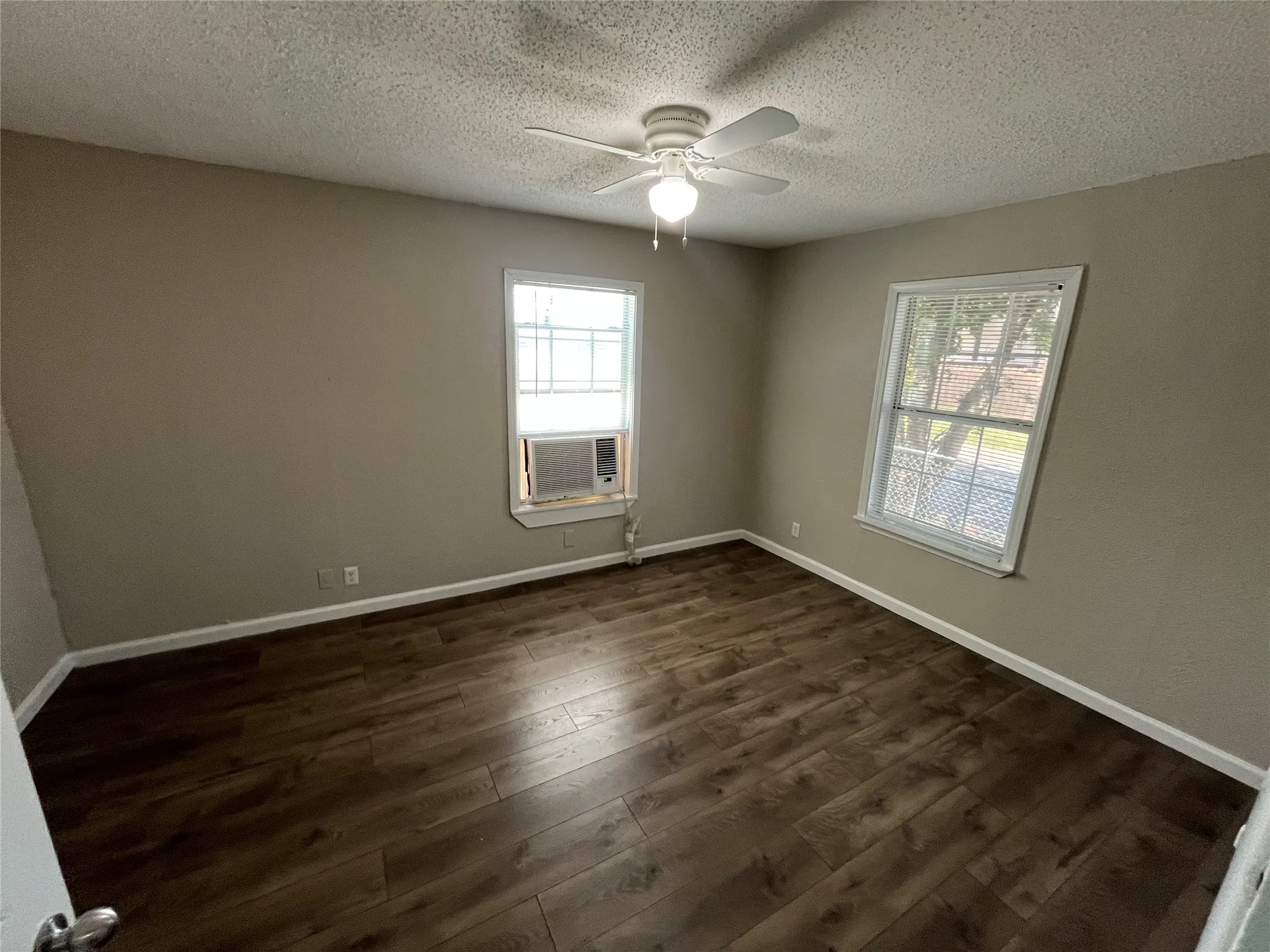 Duplex For Rent in Dallas County , 2223 Houston Street, Grand Prairie, Texas 75050, 2 Bedroom, 1 Bathroom, Garage spaces, 720 Sqft, built in 1953, mls#21325486, Real Estate Agent in Grand Prairie, Homes For Rent in Dallas county, Homes For Rent in Grand Prairie, Realtor in Grand Prairie Texas, Real Estate Brokerage Independent Realty Texas, Luminita Cordes Realtor