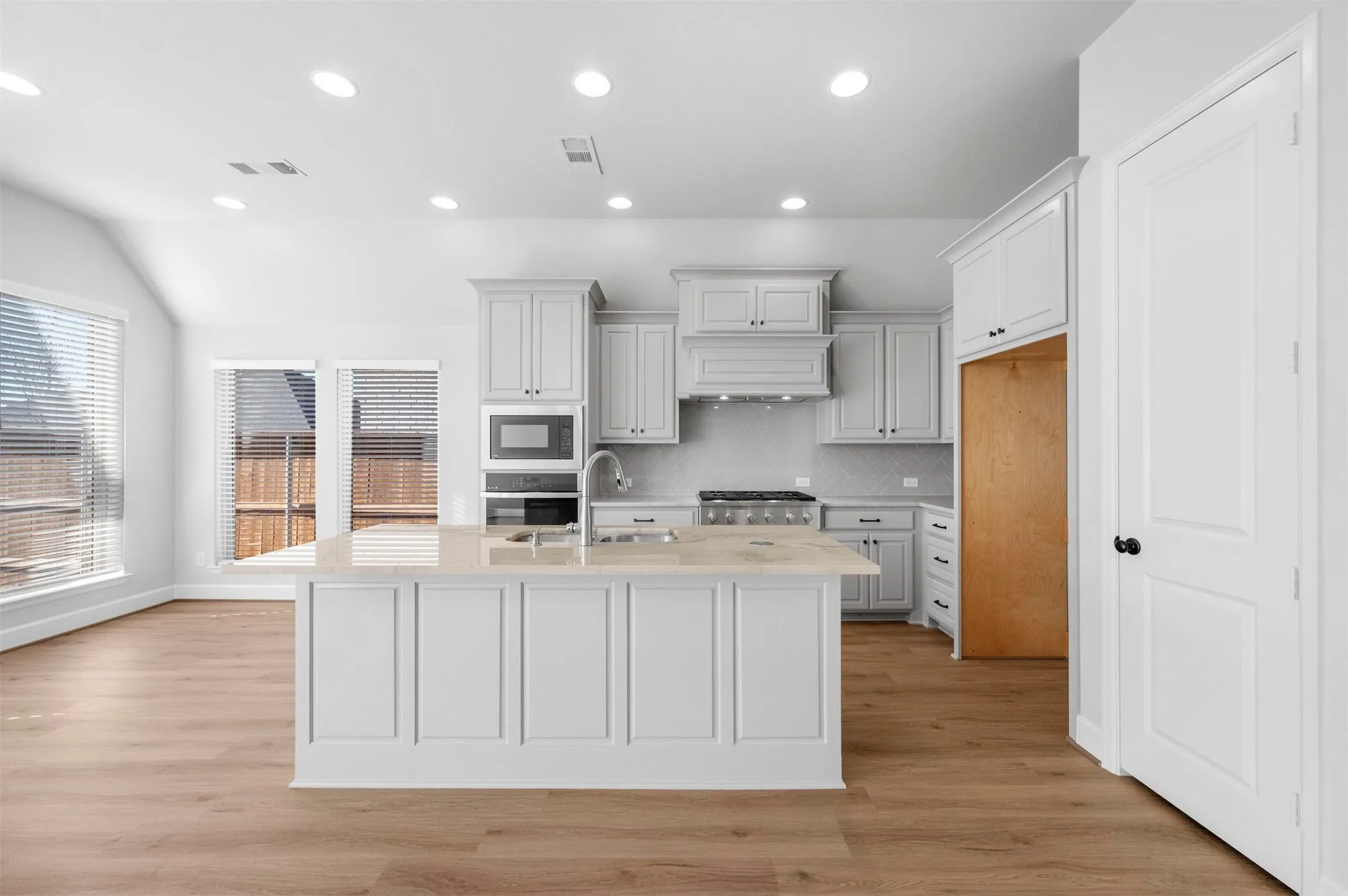 Single Family Residence For Rent in Johnson County , 1822 Buckeye Lane, Mansfield, Texas 76063, 4 Bedroom, 3 Bathroom, 2 Garage spaces, 2,138 Sqft, built in 2024, mls#21326593, Real Estate Agent in Mansfield, Homes For Rent in Johnson county, Homes For Rent in Mansfield, Realtor in Mansfield Texas, Real Estate Brokerage Independent Realty Texas, Luminita Cordes Realtor