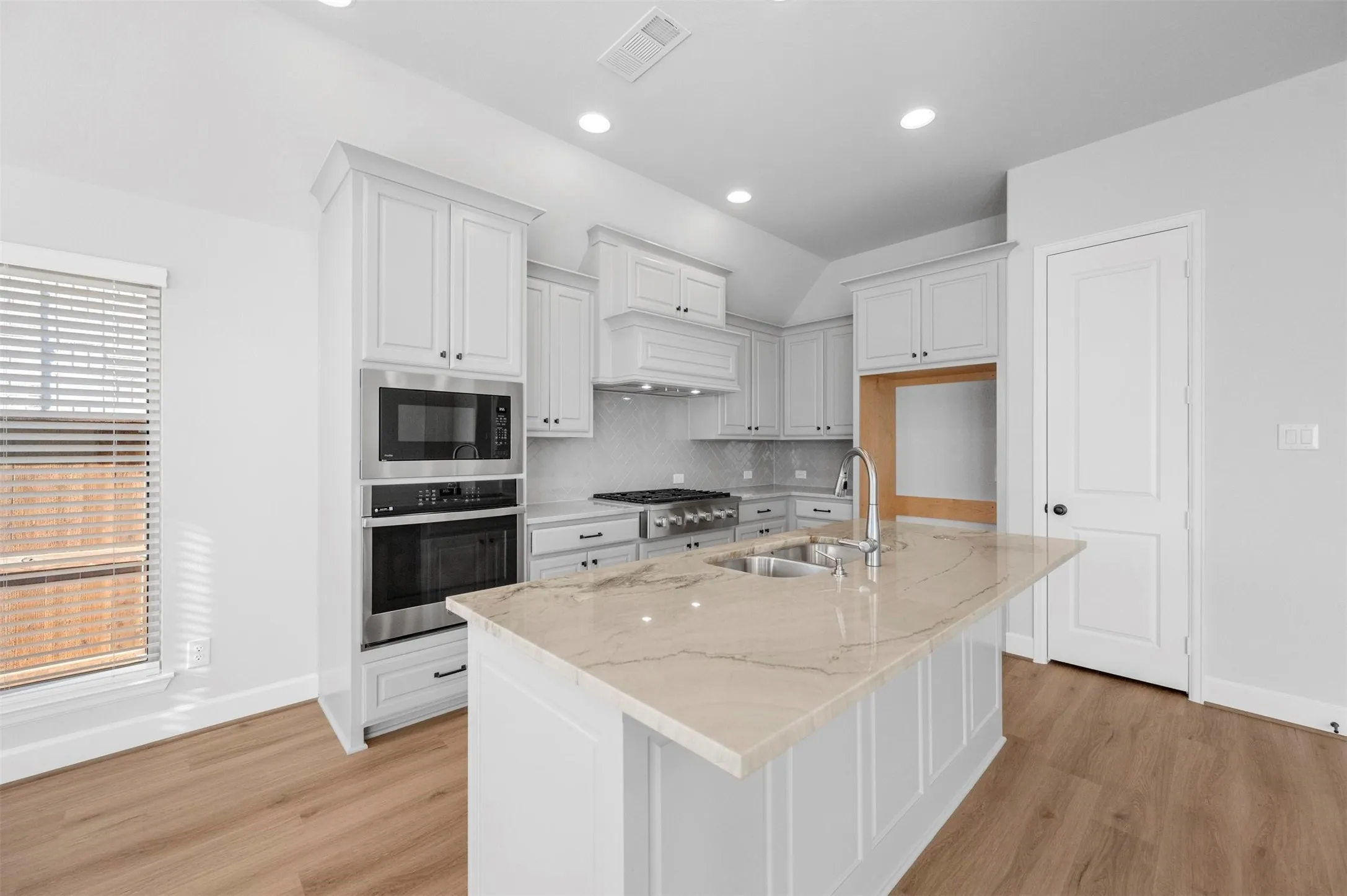 Single Family Residence For Rent in Johnson County , 1822 Buckeye Lane, Mansfield, Texas 76063, 4 Bedroom, 3 Bathroom, 2 Garage spaces, 2,138 Sqft, built in 2024, mls#21326593, Real Estate Agent in Mansfield, Homes For Rent in Johnson county, Homes For Rent in Mansfield, Realtor in Mansfield Texas, Real Estate Brokerage Independent Realty Texas, Luminita Cordes Realtor