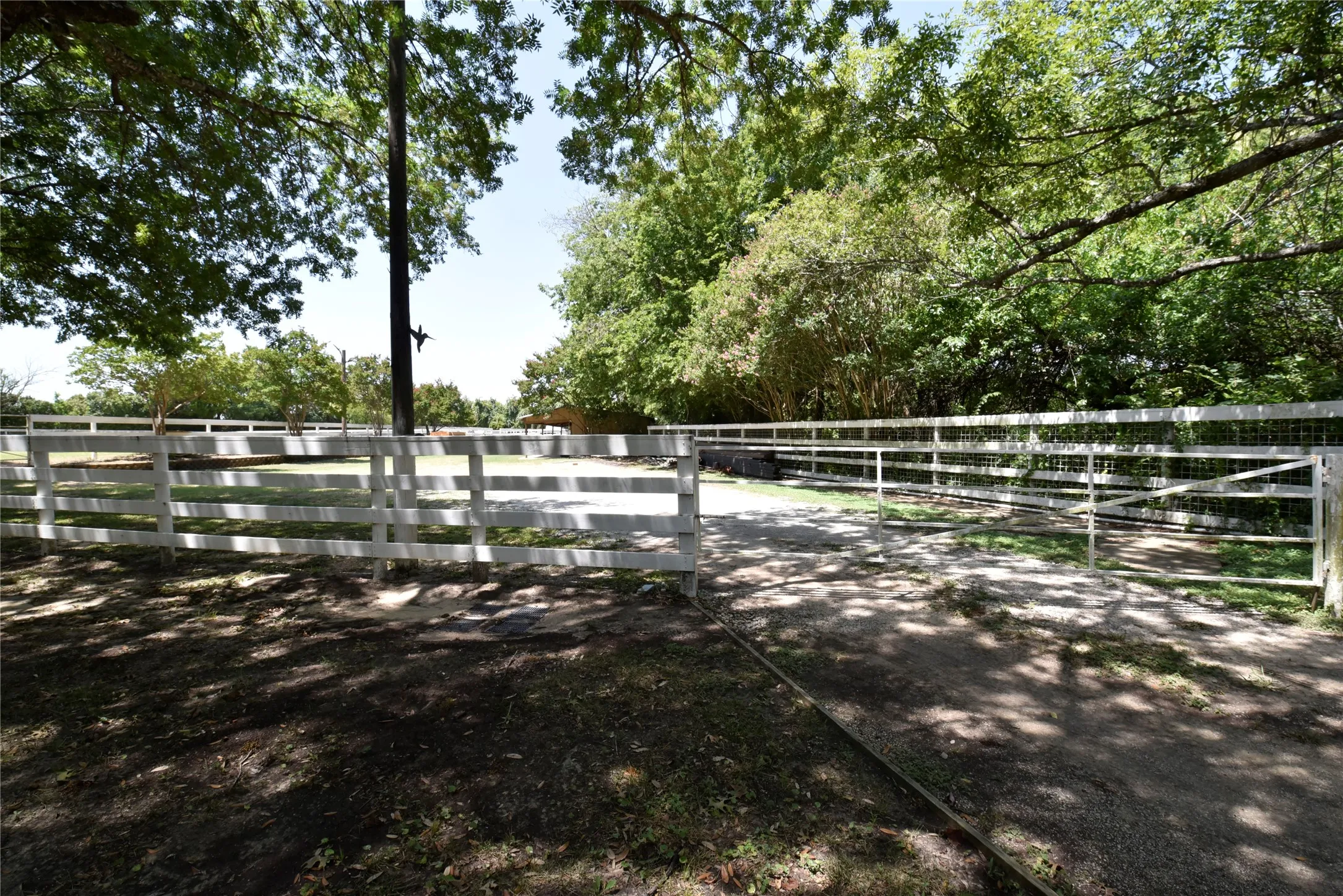 Single Family Residence For Sale in Dallas County , 1329 S Belt Line Road, Mesquite, Texas 75149, 5 Bedrooms, 3 Bathrooms, Garage spaces, 3,217 Sqft, built in 1954, Price $795,000, mls#21326656, Real Estate Agent in Mesquite, Homes For Sale in Dallas county, Homes For Sale in Mesquite, Realtor in Mesquite Texas, Real Estate Brokerage Independent Realty Texas, Luminita Cordes Realtor