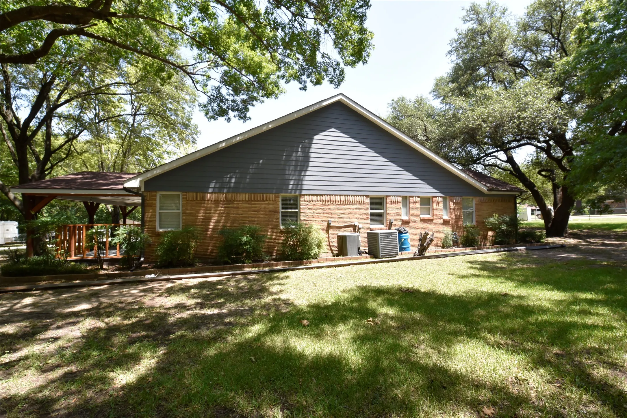 Single Family Residence For Sale in Dallas County , 1329 S Belt Line Road, Mesquite, Texas 75149, 5 Bedrooms, 3 Bathrooms, Garage spaces, 3,217 Sqft, built in 1954, Price $795,000, mls#21326656, Real Estate Agent in Mesquite, Homes For Sale in Dallas county, Homes For Sale in Mesquite, Realtor in Mesquite Texas, Real Estate Brokerage Independent Realty Texas, Luminita Cordes Realtor