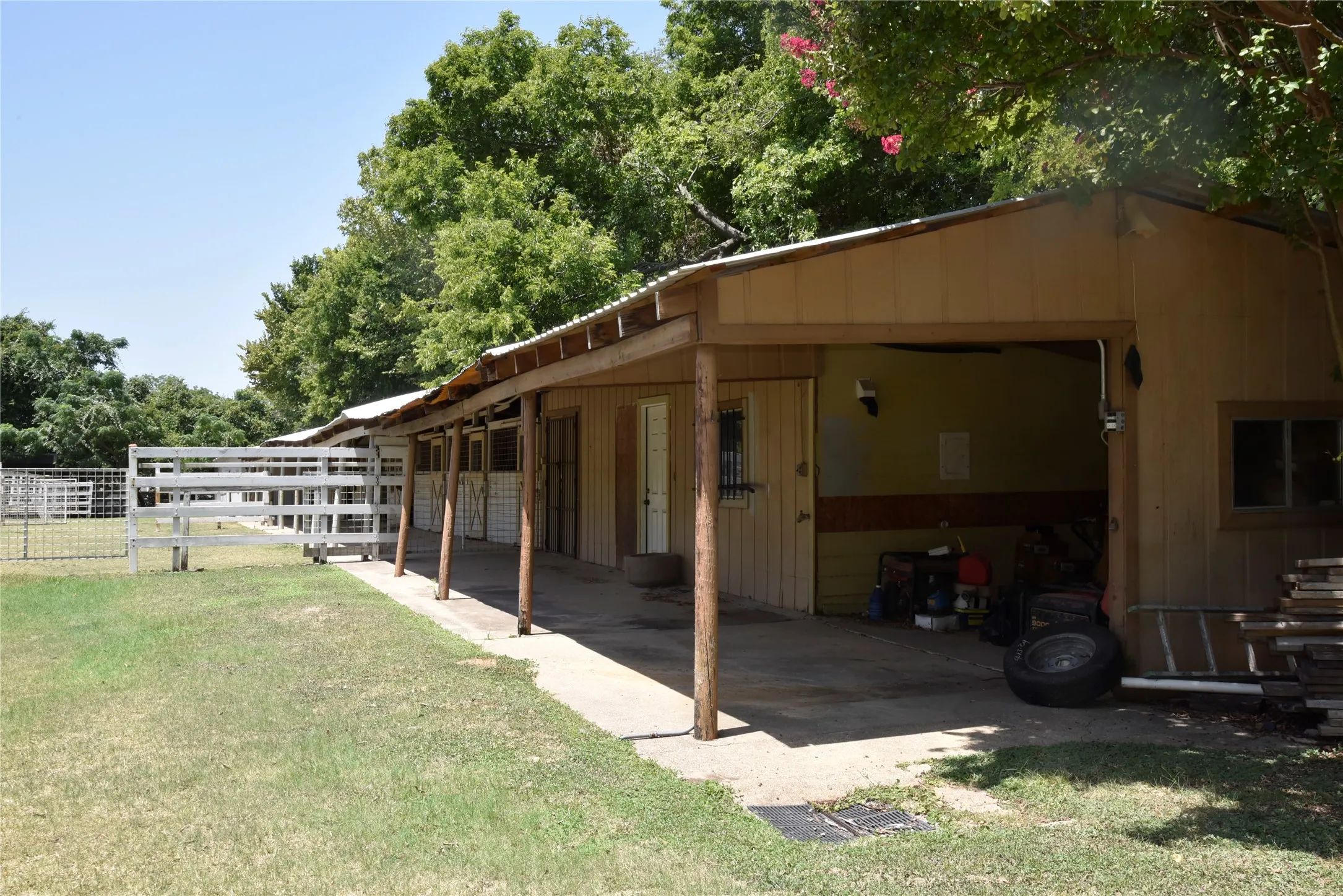 Single Family Residence For Sale in Dallas County , 1329 S Belt Line Road, Mesquite, Texas 75149, 5 Bedrooms, 3 Bathrooms, Garage spaces, 3,217 Sqft, built in 1954, Price $795,000, mls#21326656, Real Estate Agent in Mesquite, Homes For Sale in Dallas county, Homes For Sale in Mesquite, Realtor in Mesquite Texas, Real Estate Brokerage Independent Realty Texas, Luminita Cordes Realtor