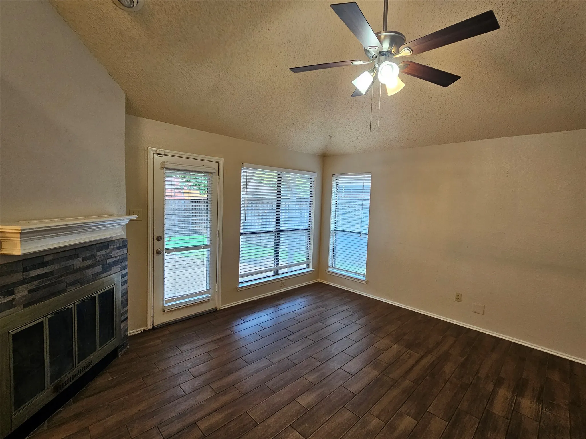 Single Family Residence For Sale in Dallas County , 245 Willingham Drive, Coppell, Texas 75019, 3 Bedroom, 2 Bathroom, 1 Garage spaces, 1,190 Sqft, built in 1985, mls#21324441, Real Estate Agent in Coppell, Homes For Sale in Dallas county, Homes For Sale in Coppell, Realtor in Coppell Texas, Real Estate Brokerage Independent Realty Texas, Luminita Cordes Realtor