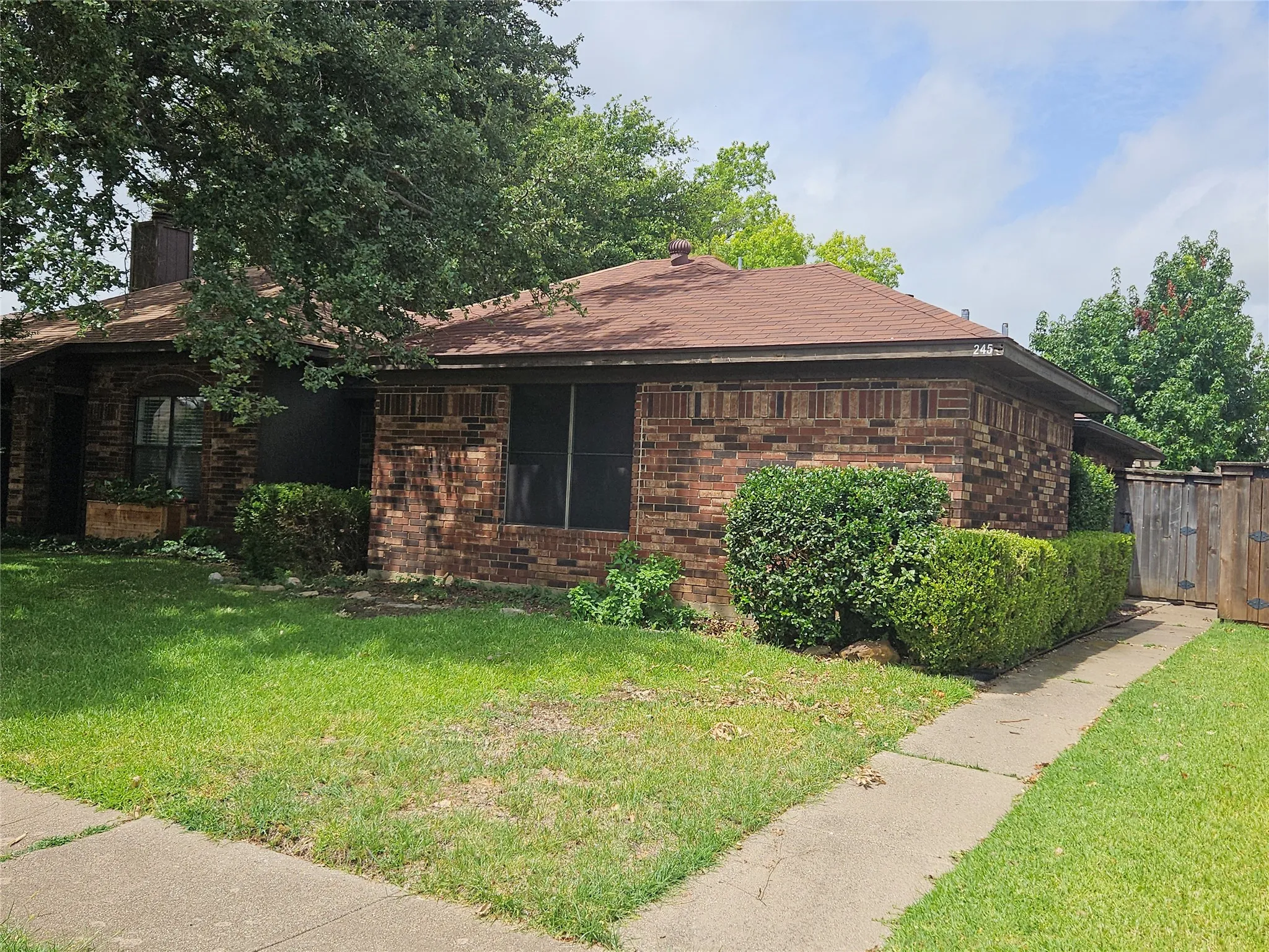 Single Family Residence For Sale in Dallas County , 245 Willingham Drive, Coppell, Texas 75019, 3 Bedroom, 2 Bathroom, 1 Garage spaces, 1,190 Sqft, built in 1985, mls#21324441, Real Estate Agent in Coppell, Homes For Sale in Dallas county, Homes For Sale in Coppell, Realtor in Coppell Texas, Real Estate Brokerage Independent Realty Texas, Luminita Cordes Realtor
