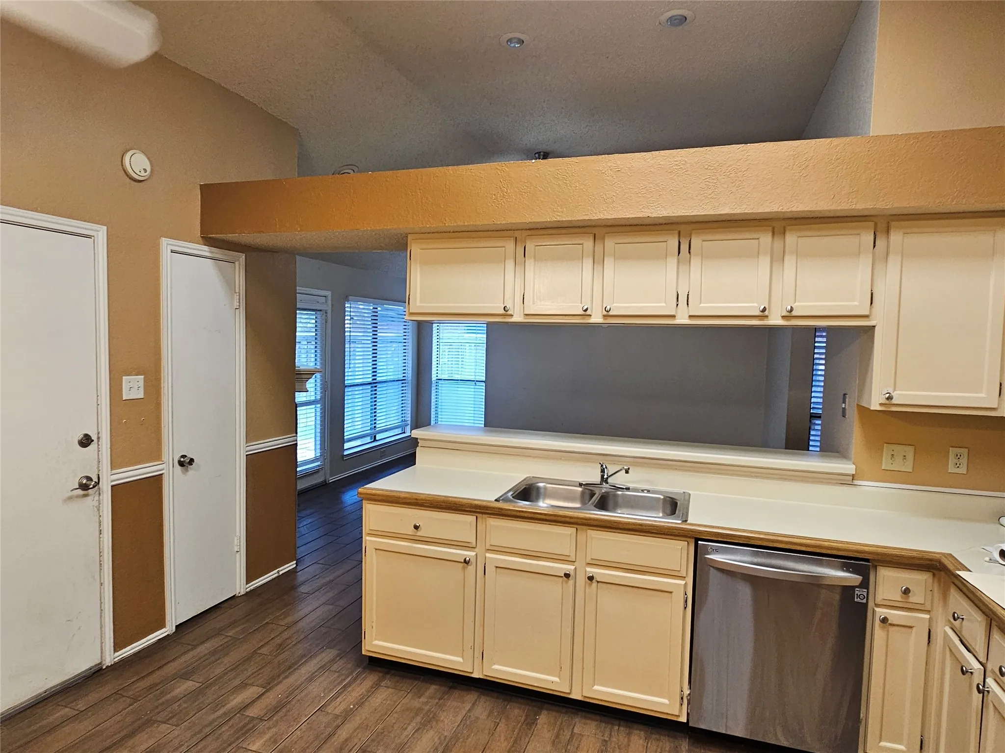 Single Family Residence For Sale in Dallas County , 245 Willingham Drive, Coppell, Texas 75019, 3 Bedroom, 2 Bathroom, 1 Garage spaces, 1,190 Sqft, built in 1985, mls#21324441, Real Estate Agent in Coppell, Homes For Sale in Dallas county, Homes For Sale in Coppell, Realtor in Coppell Texas, Real Estate Brokerage Independent Realty Texas, Luminita Cordes Realtor