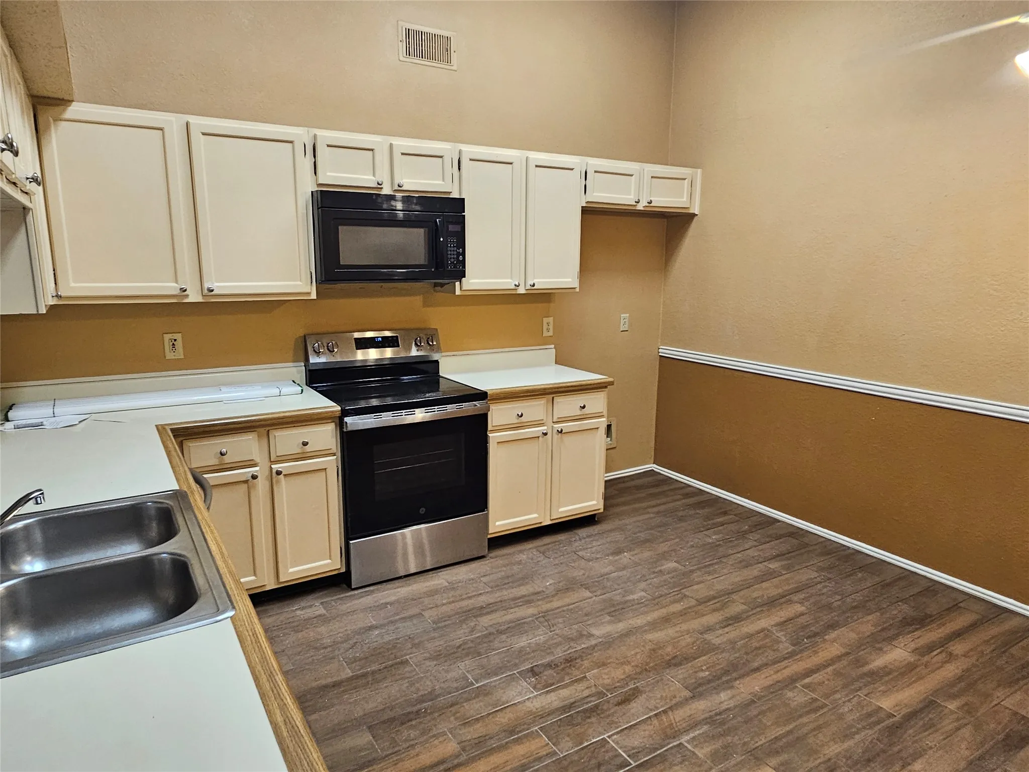 Single Family Residence For Sale in Dallas County , 245 Willingham Drive, Coppell, Texas 75019, 3 Bedroom, 2 Bathroom, 1 Garage spaces, 1,190 Sqft, built in 1985, mls#21324441, Real Estate Agent in Coppell, Homes For Sale in Dallas county, Homes For Sale in Coppell, Realtor in Coppell Texas, Real Estate Brokerage Independent Realty Texas, Luminita Cordes Realtor