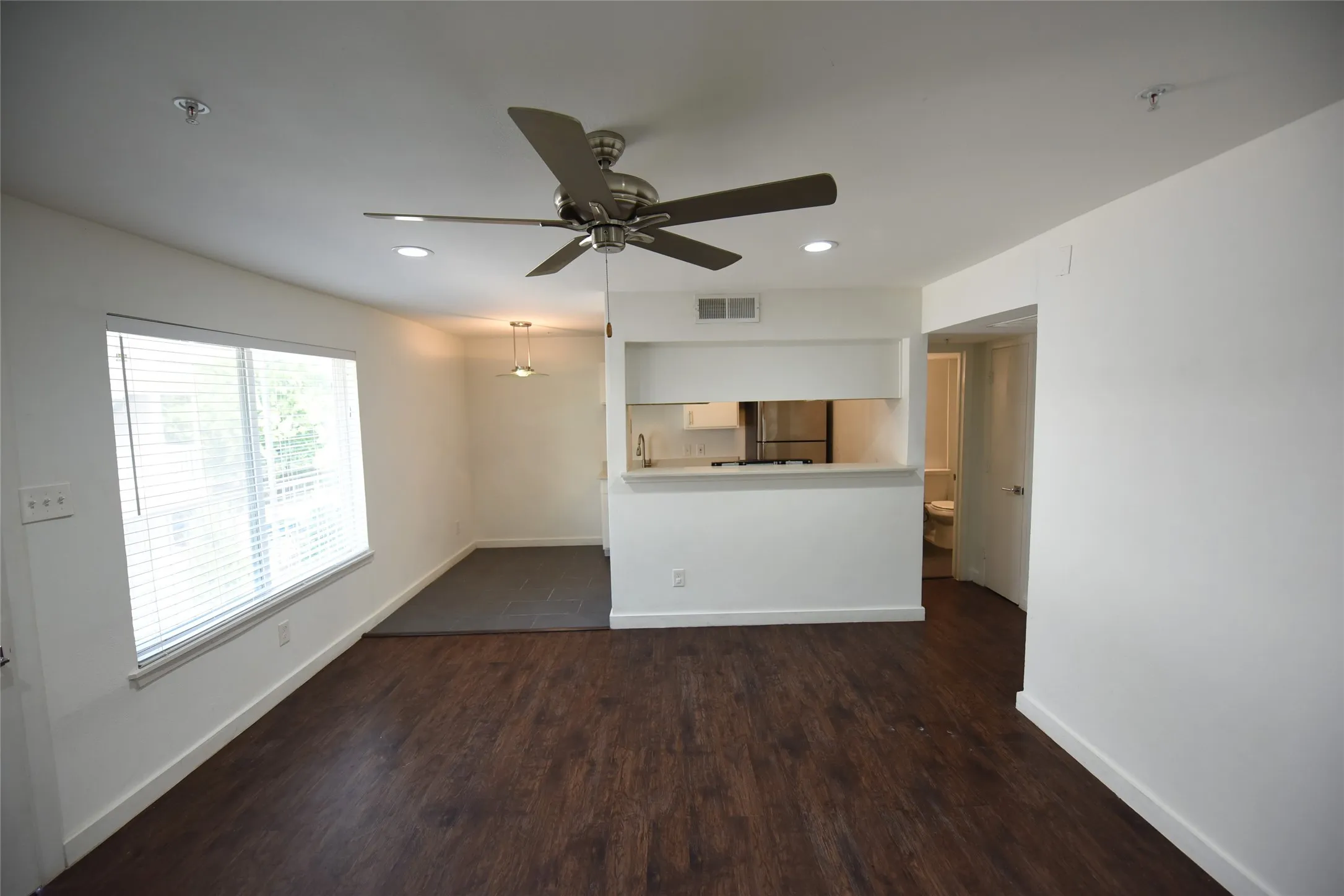 Apartment For Rent in Dallas County , 5404 Reiger Avenue 203, Dallas, Texas 75214, 1 Bedroom, 1 Bathroom, Garage spaces, 614 Sqft, built in 1986, mls#21323812, Real Estate Agent in Dallas, Homes For Rent in Dallas county, Homes For Rent in Dallas, Realtor in Dallas Texas, Real Estate Brokerage Independent Realty Texas, Luminita Cordes Realtor