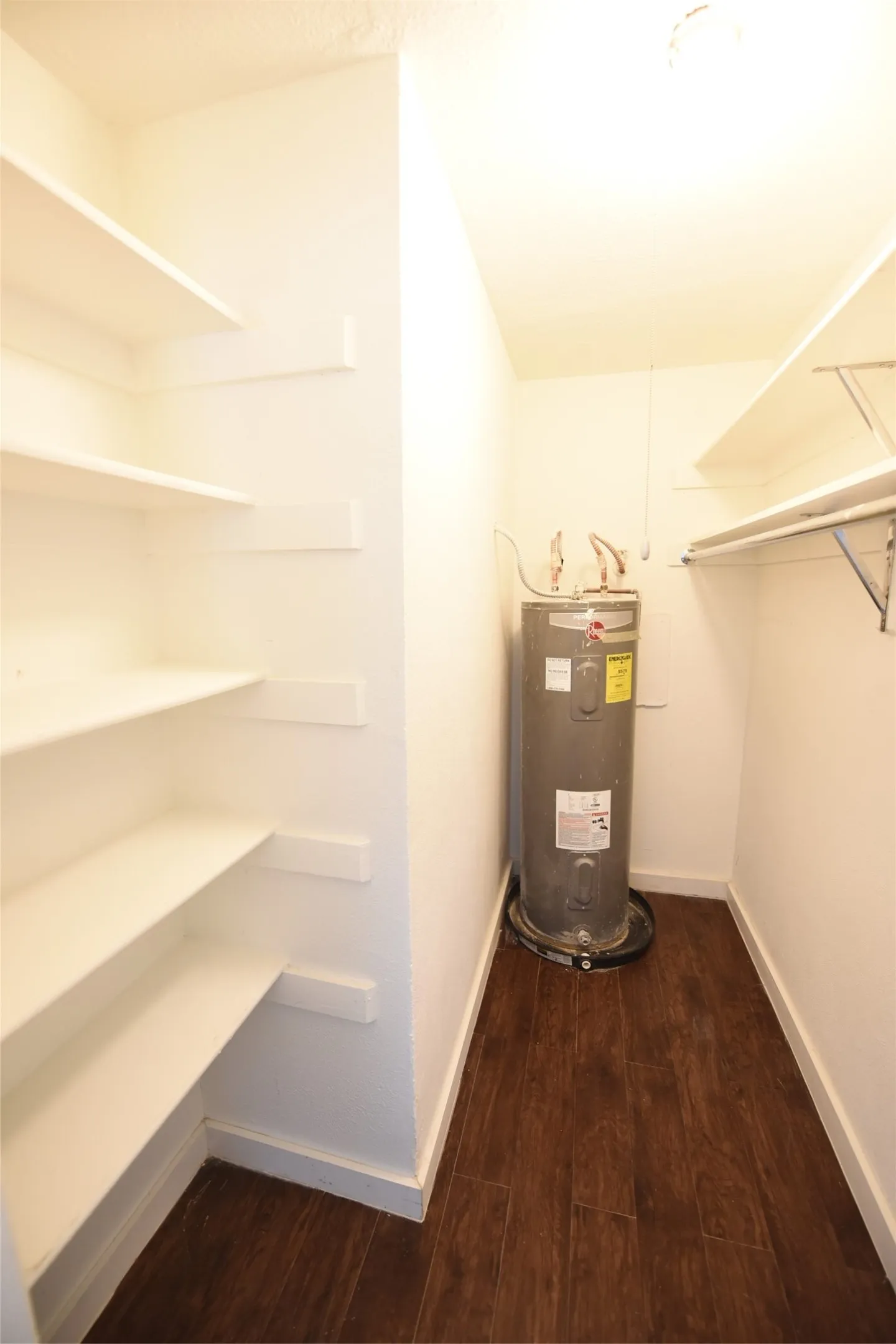 Apartment For Rent in Dallas County , 5404 Reiger Avenue 203, Dallas, Texas 75214, 1 Bedroom, 1 Bathroom, Garage spaces, 614 Sqft, built in 1986, mls#21323812, Real Estate Agent in Dallas, Homes For Rent in Dallas county, Homes For Rent in Dallas, Realtor in Dallas Texas, Real Estate Brokerage Independent Realty Texas, Luminita Cordes Realtor