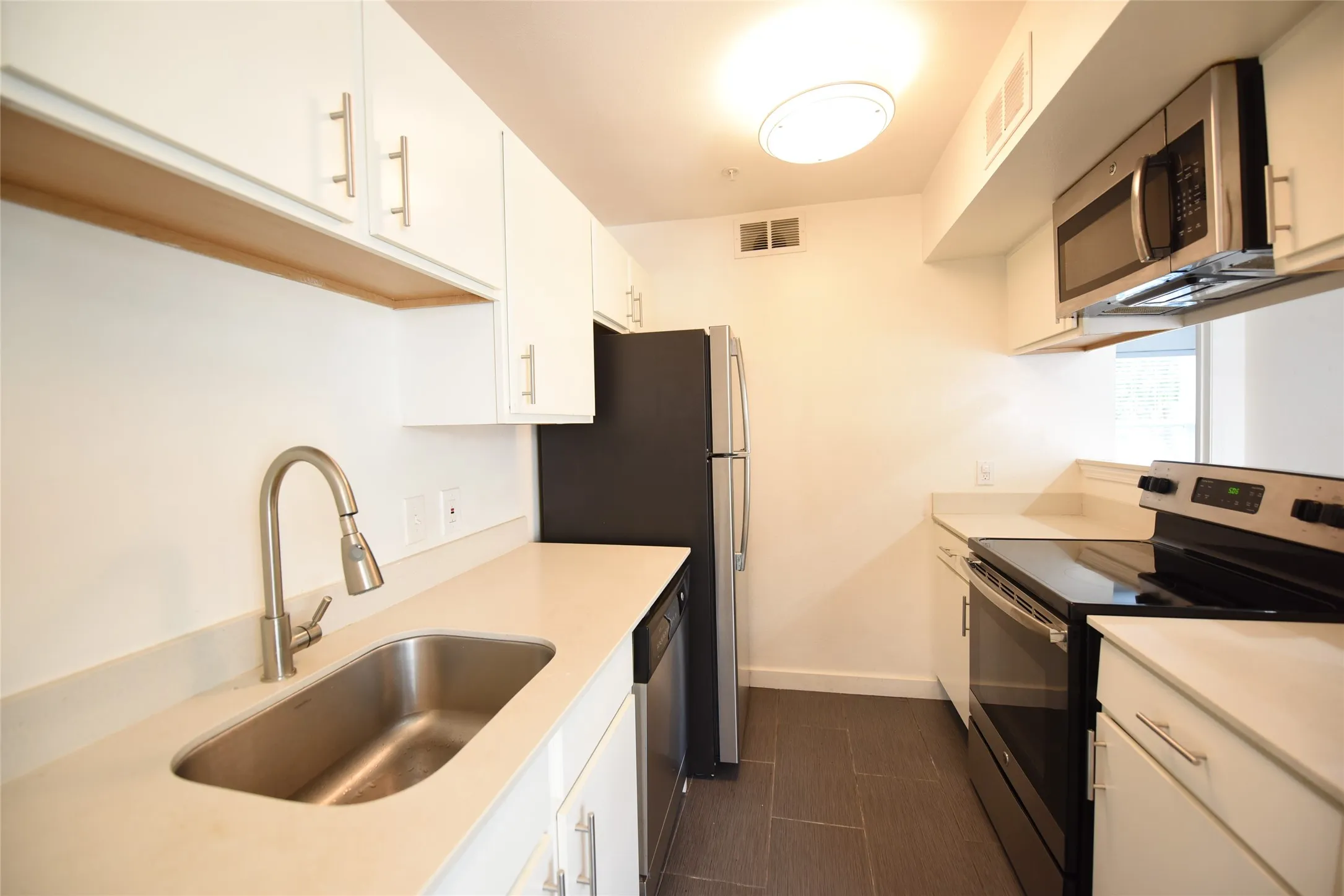 Apartment For Rent in Dallas County , 5404 Reiger Avenue 203, Dallas, Texas 75214, 1 Bedroom, 1 Bathroom, Garage spaces, 614 Sqft, built in 1986, mls#21323812, Real Estate Agent in Dallas, Homes For Rent in Dallas county, Homes For Rent in Dallas, Realtor in Dallas Texas, Real Estate Brokerage Independent Realty Texas, Luminita Cordes Realtor