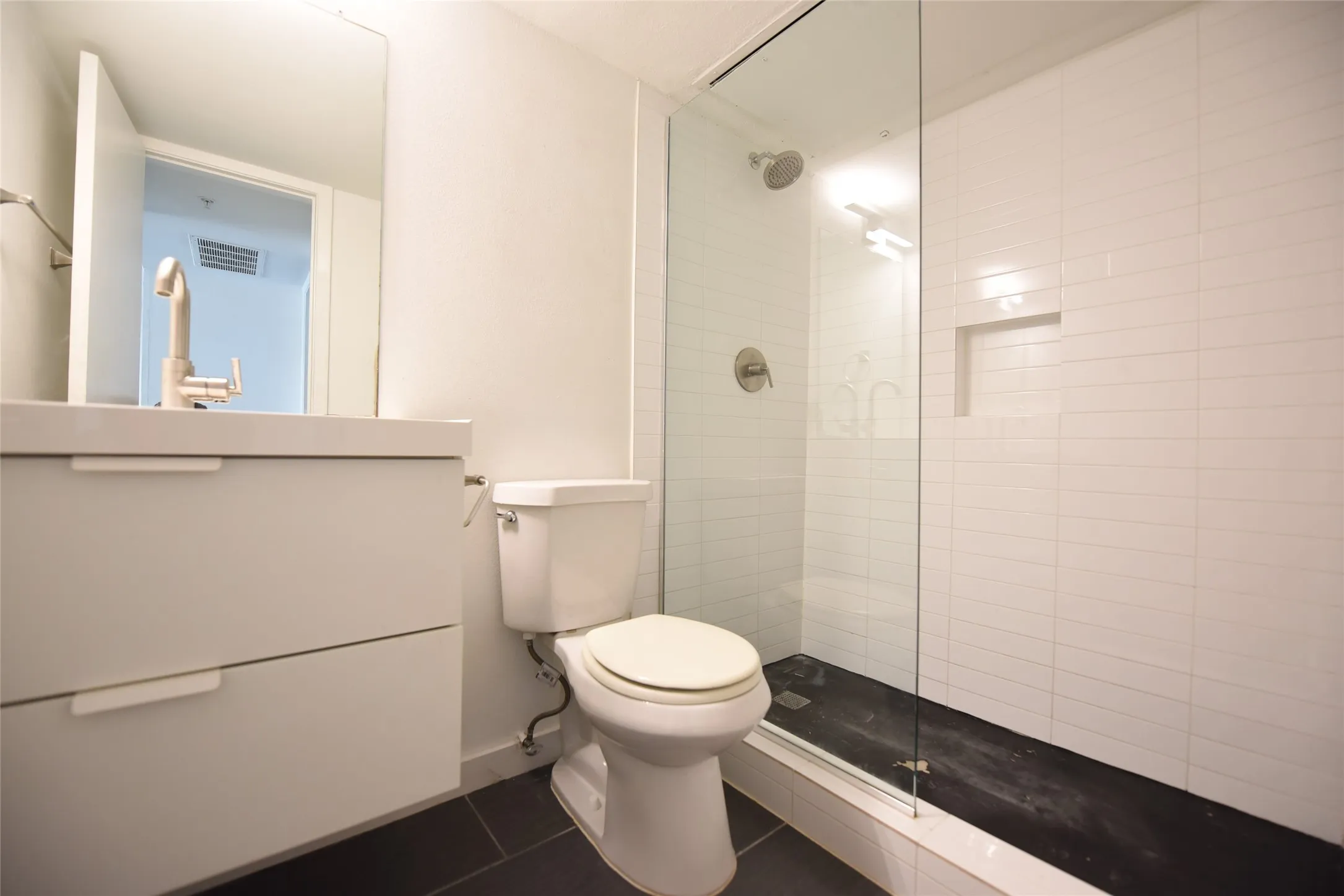 Apartment For Rent in Dallas County , 5404 Reiger Avenue 203, Dallas, Texas 75214, 1 Bedroom, 1 Bathroom, Garage spaces, 614 Sqft, built in 1986, mls#21323812, Real Estate Agent in Dallas, Homes For Rent in Dallas county, Homes For Rent in Dallas, Realtor in Dallas Texas, Real Estate Brokerage Independent Realty Texas, Luminita Cordes Realtor