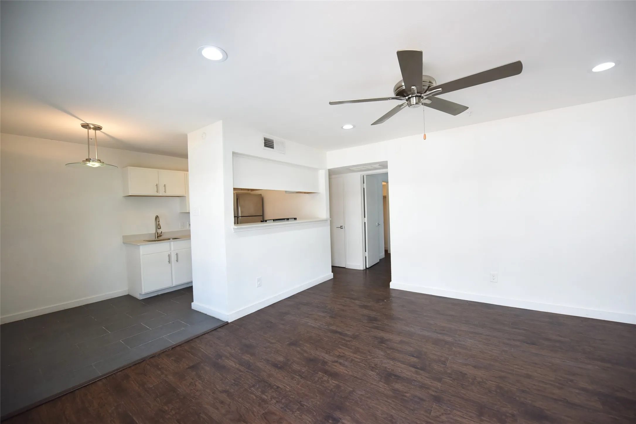 Apartment For Rent in Dallas County , 5404 Reiger Avenue 203, Dallas, Texas 75214, 1 Bedroom, 1 Bathroom, Garage spaces, 614 Sqft, built in 1986, mls#21323812, Real Estate Agent in Dallas, Homes For Rent in Dallas county, Homes For Rent in Dallas, Realtor in Dallas Texas, Real Estate Brokerage Independent Realty Texas, Luminita Cordes Realtor