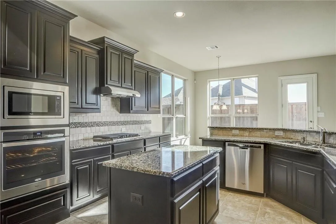 Single Family Residence For Rent in Collin County , 7592 Plowman Lane, Frisco, Texas 75035, 6 Bedroom, 4 Bathroom, 2 Garage spaces, 4,021 Sqft, built in 2015, mls#21325041, Real Estate Agent in Frisco, Homes For Rent in Collin county, Homes For Rent in Frisco, Realtor in Frisco Texas, Real Estate Brokerage Independent Realty Texas, Luminita Cordes Realtor