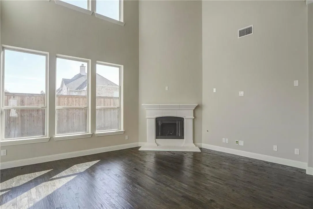 Single Family Residence For Rent in Collin County , 7592 Plowman Lane, Frisco, Texas 75035, 6 Bedroom, 4 Bathroom, 2 Garage spaces, 4,021 Sqft, built in 2015, mls#21325041, Real Estate Agent in Frisco, Homes For Rent in Collin county, Homes For Rent in Frisco, Realtor in Frisco Texas, Real Estate Brokerage Independent Realty Texas, Luminita Cordes Realtor