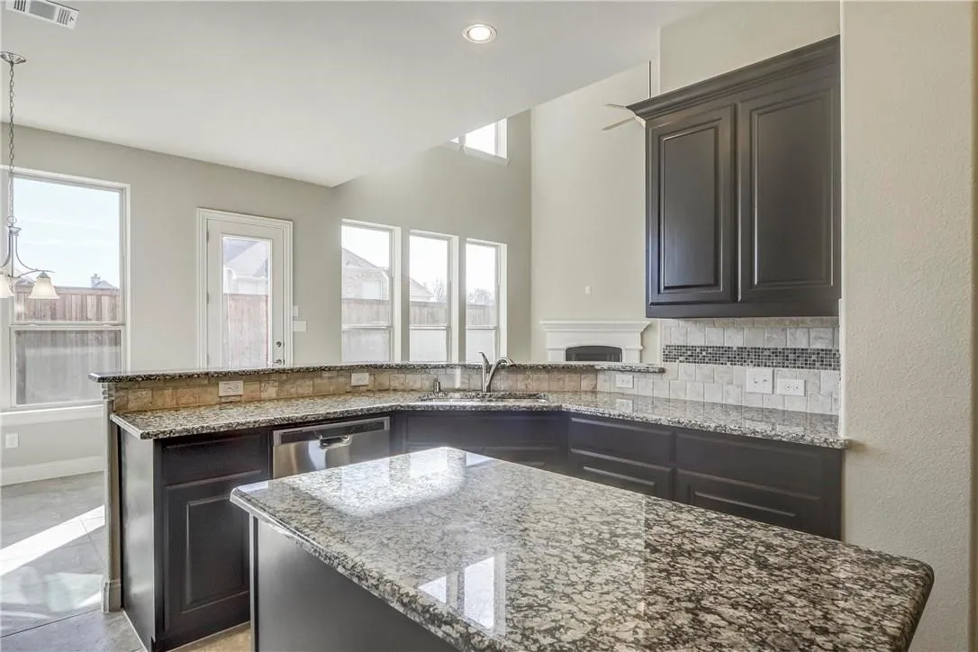 Single Family Residence For Rent in Collin County , 7592 Plowman Lane, Frisco, Texas 75035, 6 Bedroom, 4 Bathroom, 2 Garage spaces, 4,021 Sqft, built in 2015, mls#21325041, Real Estate Agent in Frisco, Homes For Rent in Collin county, Homes For Rent in Frisco, Realtor in Frisco Texas, Real Estate Brokerage Independent Realty Texas, Luminita Cordes Realtor