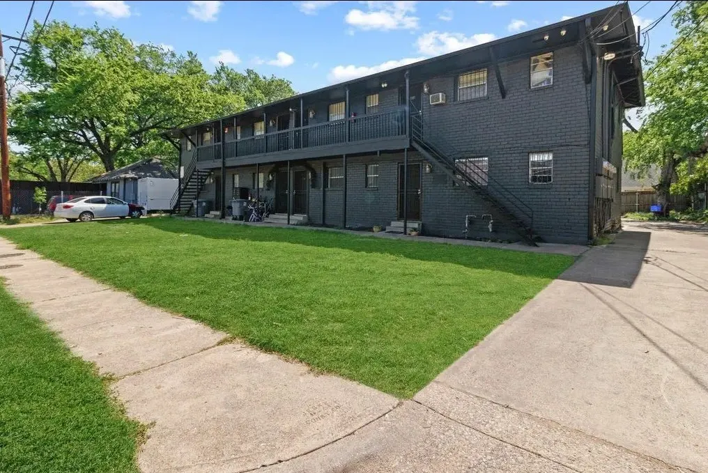 Apartment For Rent in Dallas County , 3910 Polly Street 203, Dallas, Texas 75210, 2 Bedroom, 1 Bathroom, 1 Garage spaces, 2,170 Sqft, built in 1961, mls#21326664, Real Estate Agent in Dallas, Homes For Rent in Dallas county, Homes For Rent in Dallas, Realtor in Dallas Texas, Real Estate Brokerage Independent Realty Texas, Luminita Cordes Realtor