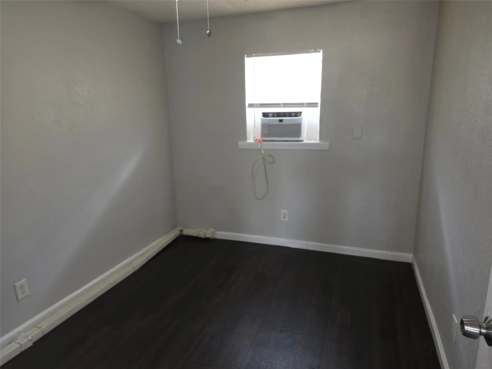 Apartment For Rent in Dallas County , 3910 Polly Street 203, Dallas, Texas 75210, 2 Bedroom, 1 Bathroom, 1 Garage spaces, 2,170 Sqft, built in 1961, mls#21326664, Real Estate Agent in Dallas, Homes For Rent in Dallas county, Homes For Rent in Dallas, Realtor in Dallas Texas, Real Estate Brokerage Independent Realty Texas, Luminita Cordes Realtor