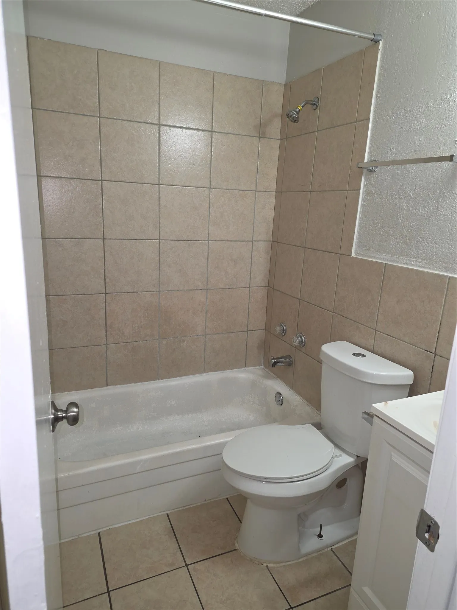 Apartment For Rent in Dallas County , 3910 Polly Street 203, Dallas, Texas 75210, 2 Bedroom, 1 Bathroom, 1 Garage spaces, 2,170 Sqft, built in 1961, mls#21326664, Real Estate Agent in Dallas, Homes For Rent in Dallas county, Homes For Rent in Dallas, Realtor in Dallas Texas, Real Estate Brokerage Independent Realty Texas, Luminita Cordes Realtor