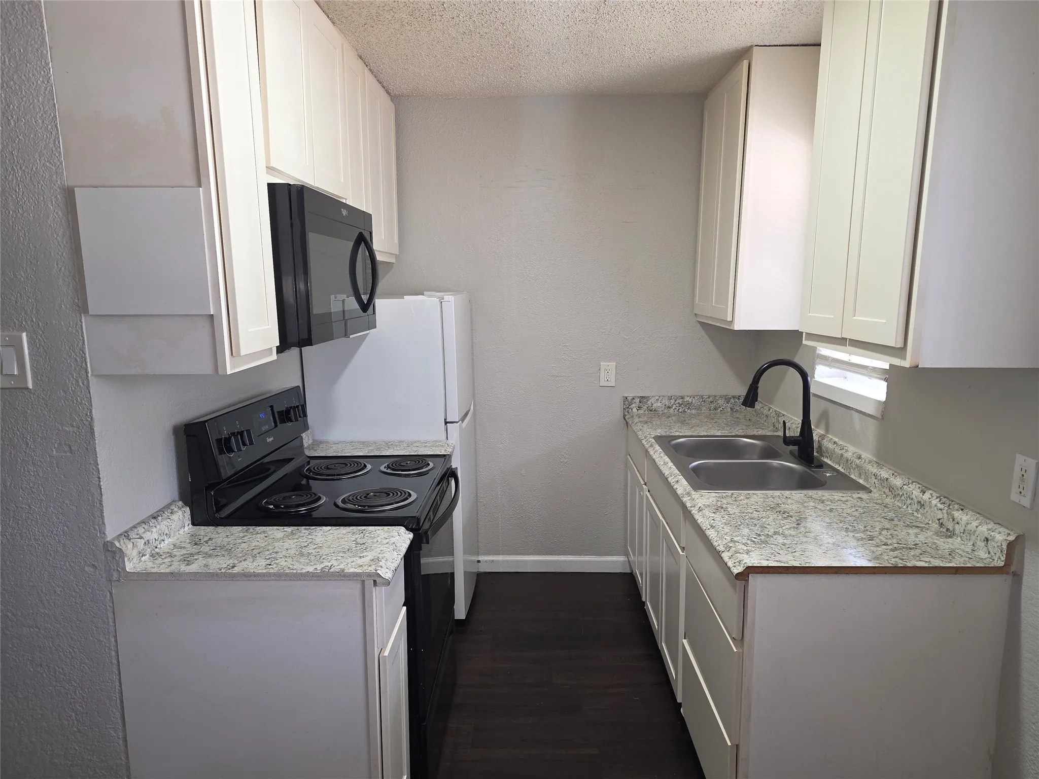 Apartment For Rent in Dallas County , 3910 Polly Street 203, Dallas, Texas 75210, 2 Bedroom, 1 Bathroom, 1 Garage spaces, 2,170 Sqft, built in 1961, mls#21326664, Real Estate Agent in Dallas, Homes For Rent in Dallas county, Homes For Rent in Dallas, Realtor in Dallas Texas, Real Estate Brokerage Independent Realty Texas, Luminita Cordes Realtor