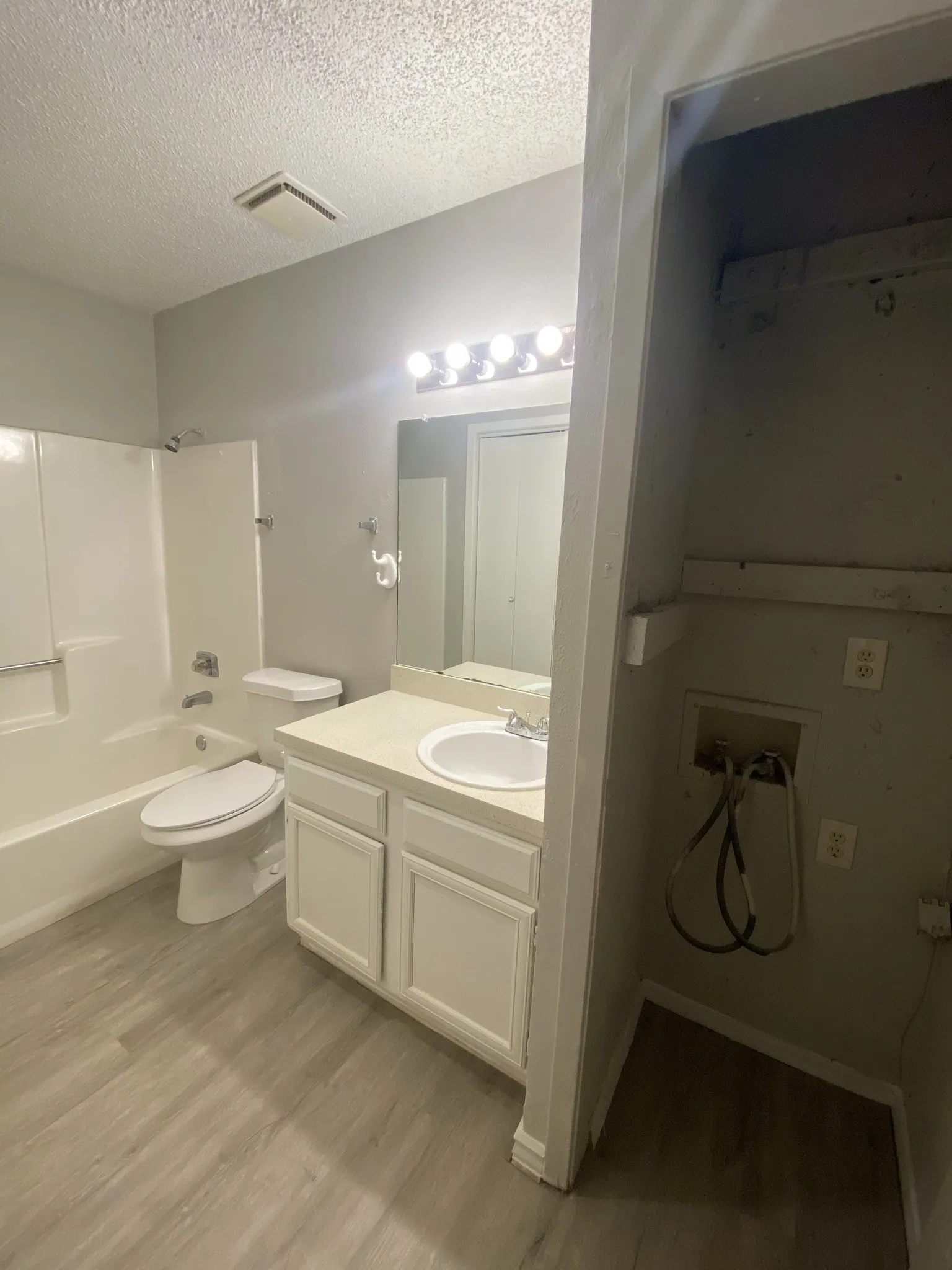 Condominium For Rent in Dallas County , 9696 Walnut Street 1416, Dallas, Texas 75243, 1 Bedroom, 1 Bathroom, Garage spaces, 730 Sqft, built in 1981, Price $799, mls#21323856, Real Estate Agent in Dallas, Homes For Rent in Dallas county, Homes For Rent in Dallas, Realtor in Dallas Texas, Real Estate Brokerage Independent Realty Texas, Luminita Cordes Realtor