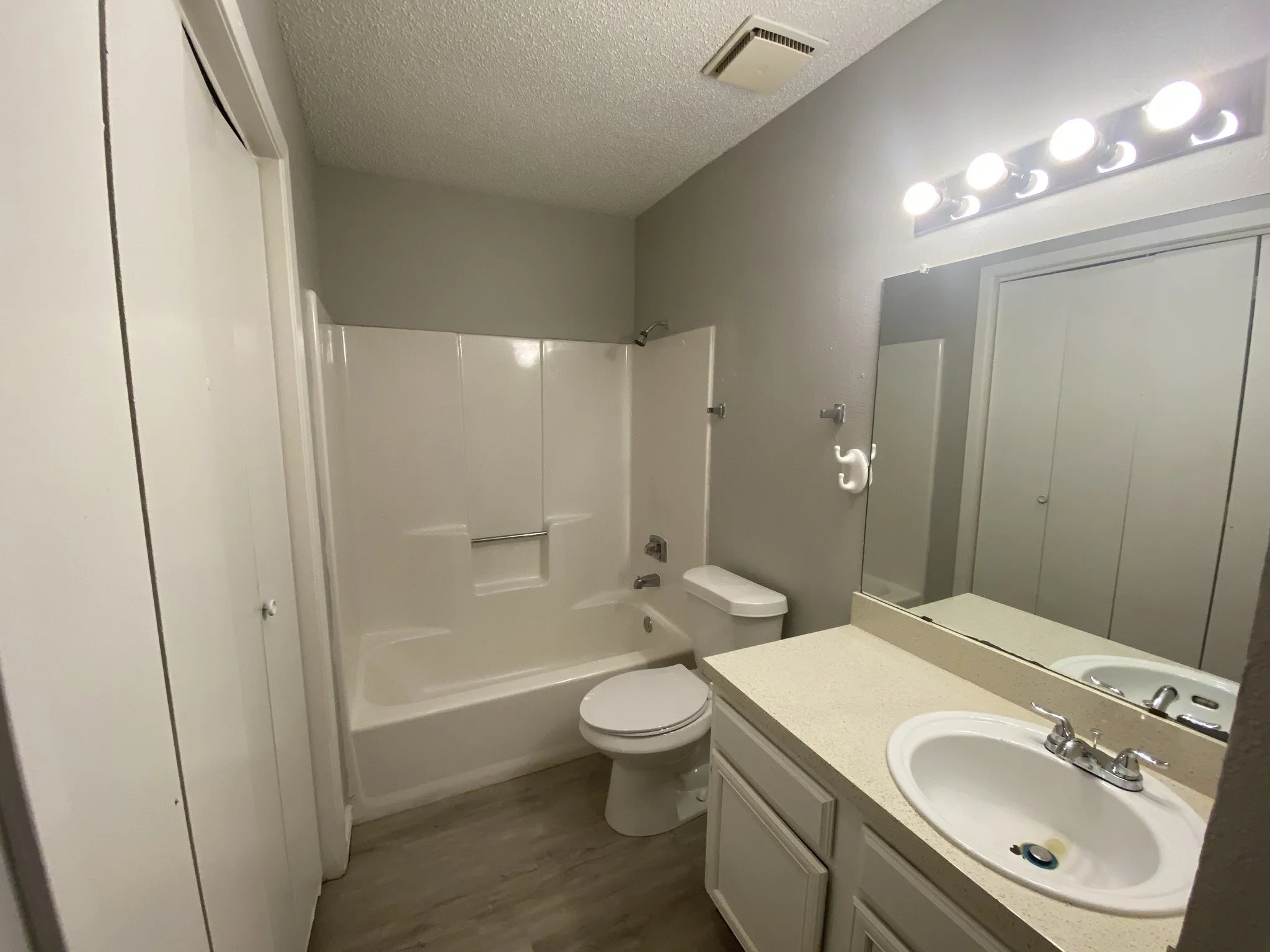 Condominium For Rent in Dallas County , 9696 Walnut Street 1416, Dallas, Texas 75243, 1 Bedroom, 1 Bathroom, Garage spaces, 730 Sqft, built in 1981, Price $799, mls#21323856, Real Estate Agent in Dallas, Homes For Rent in Dallas county, Homes For Rent in Dallas, Realtor in Dallas Texas, Real Estate Brokerage Independent Realty Texas, Luminita Cordes Realtor