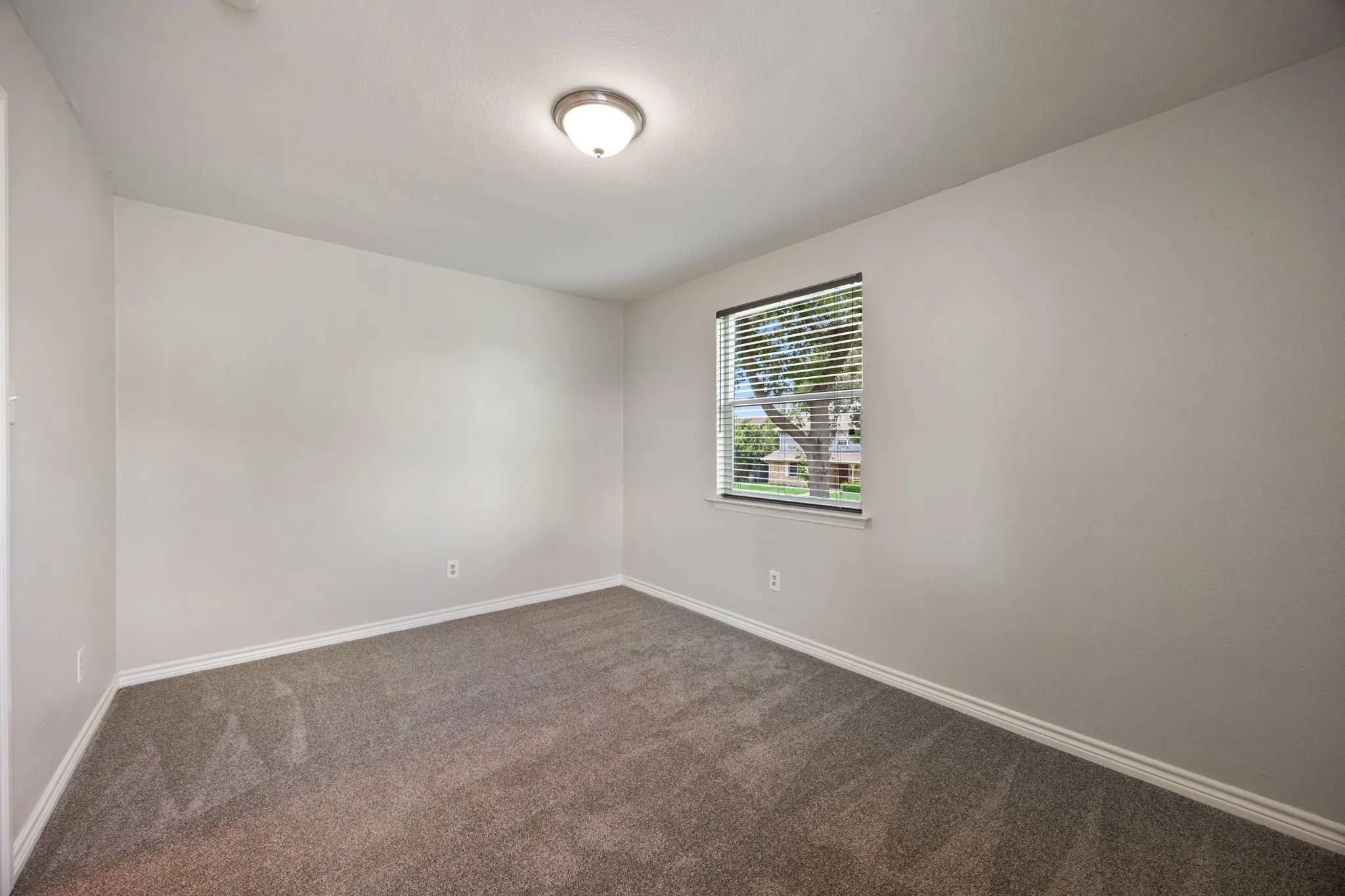 Single Family Residence For Sale in Dallas County , 11218 Buchanan Drive, Dallas, Texas 75228, 4 Bedroom, 3 Bathroom, 2 Garage spaces, 1,938 Sqft, built in 1963, mls#21316979, Real Estate Agent in Dallas, Homes For Sale in Dallas county, Homes For Sale in Dallas, Realtor in Dallas Texas, Real Estate Brokerage Independent Realty Texas, Luminita Cordes Realtor