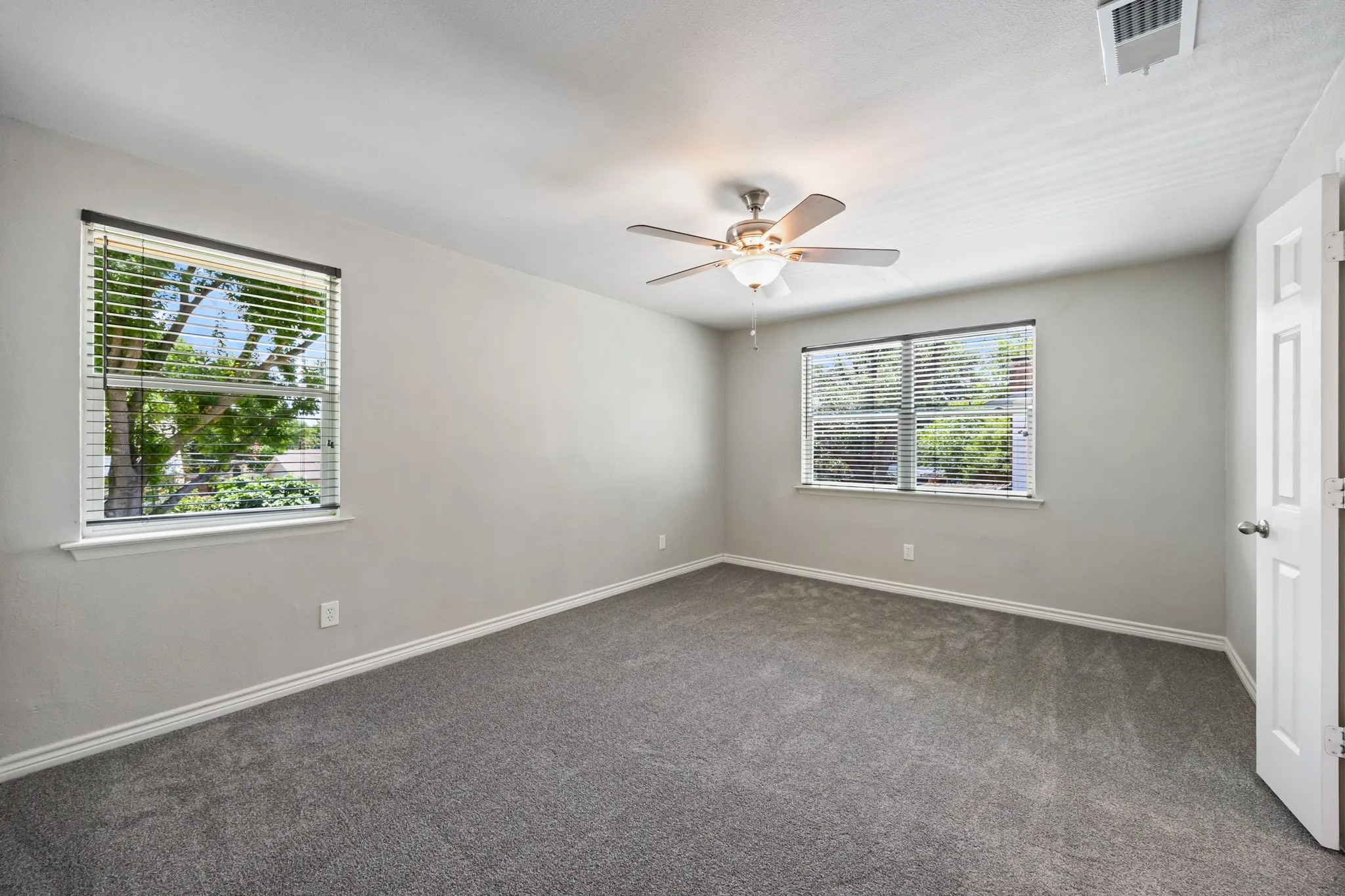 Single Family Residence For Sale in Dallas County , 11218 Buchanan Drive, Dallas, Texas 75228, 4 Bedroom, 3 Bathroom, 2 Garage spaces, 1,938 Sqft, built in 1963, mls#21316979, Real Estate Agent in Dallas, Homes For Sale in Dallas county, Homes For Sale in Dallas, Realtor in Dallas Texas, Real Estate Brokerage Independent Realty Texas, Luminita Cordes Realtor