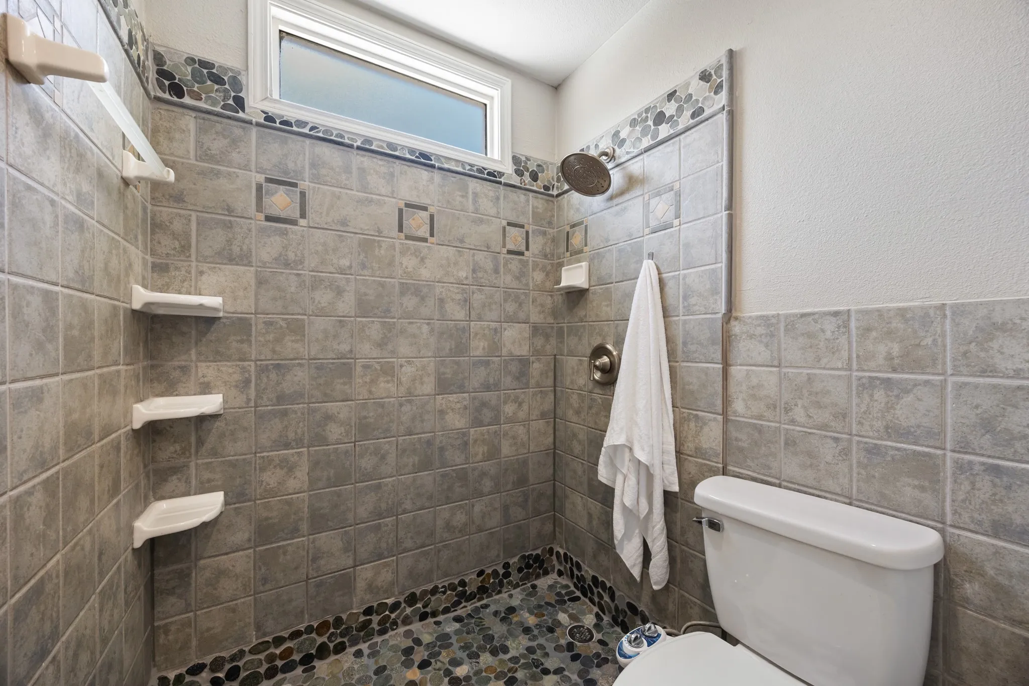 Single Family Residence For Sale in Dallas County , 11218 Buchanan Drive, Dallas, Texas 75228, 4 Bedroom, 3 Bathroom, 2 Garage spaces, 1,938 Sqft, built in 1963, mls#21316979, Real Estate Agent in Dallas, Homes For Sale in Dallas county, Homes For Sale in Dallas, Realtor in Dallas Texas, Real Estate Brokerage Independent Realty Texas, Luminita Cordes Realtor