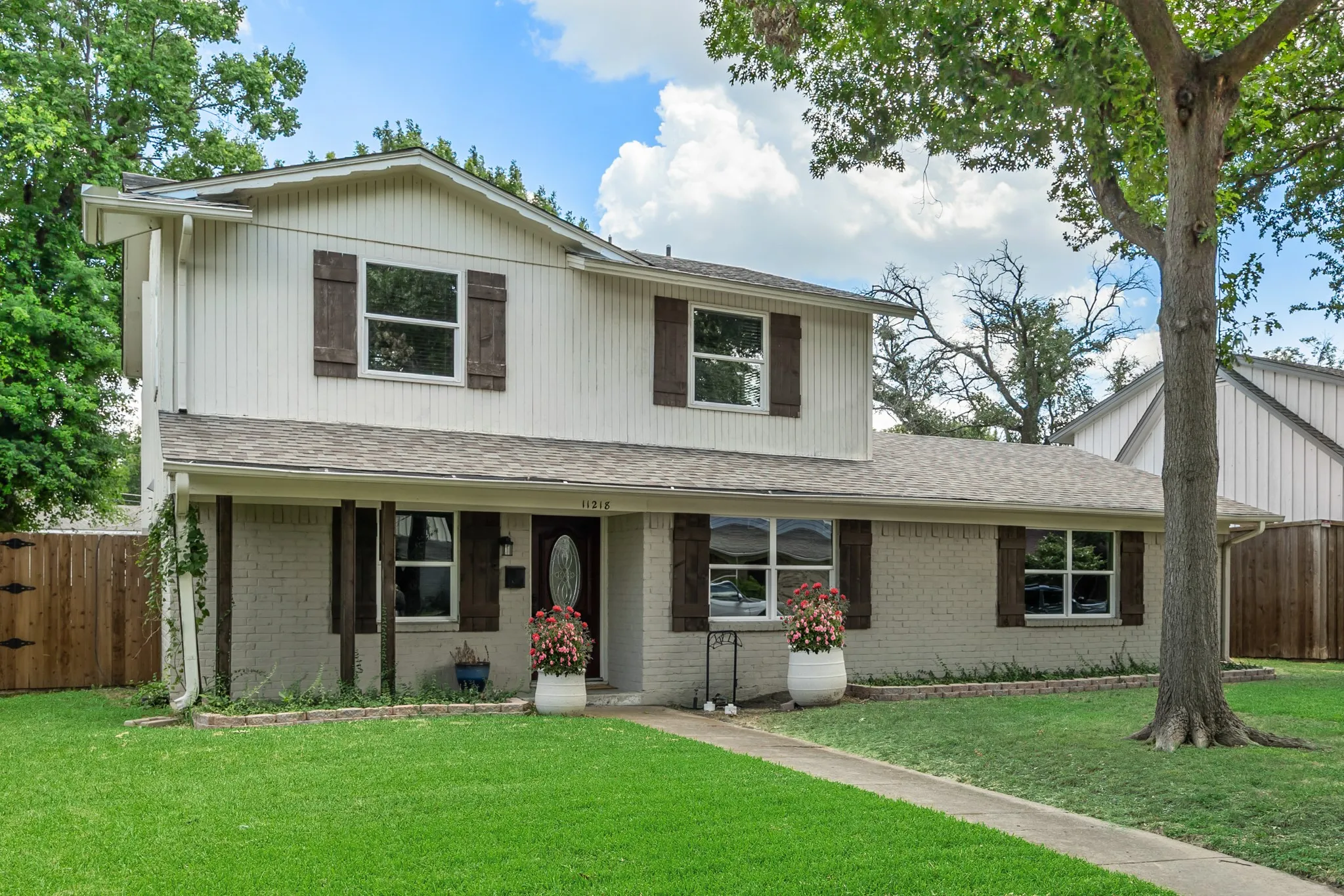 Single Family Residence For Sale in Dallas County , 11218 Buchanan Drive, Dallas, Texas 75228, 4 Bedroom, 3 Bathroom, 2 Garage spaces, 1,938 Sqft, built in 1963, mls#21316979, Real Estate Agent in Dallas, Homes For Sale in Dallas county, Homes For Sale in Dallas, Realtor in Dallas Texas, Real Estate Brokerage Independent Realty Texas, Luminita Cordes Realtor