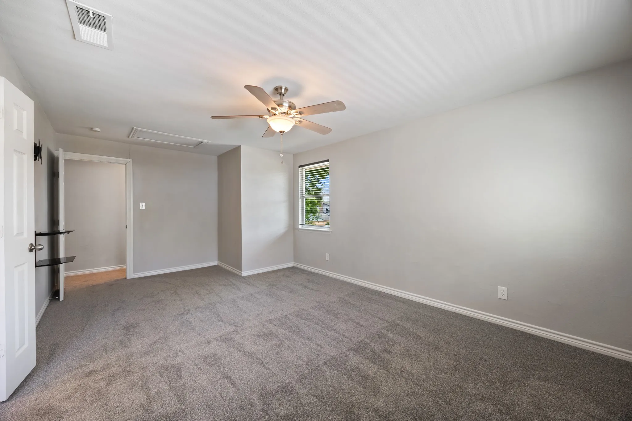 Single Family Residence For Sale in Dallas County , 11218 Buchanan Drive, Dallas, Texas 75228, 4 Bedroom, 3 Bathroom, 2 Garage spaces, 1,938 Sqft, built in 1963, mls#21316979, Real Estate Agent in Dallas, Homes For Sale in Dallas county, Homes For Sale in Dallas, Realtor in Dallas Texas, Real Estate Brokerage Independent Realty Texas, Luminita Cordes Realtor