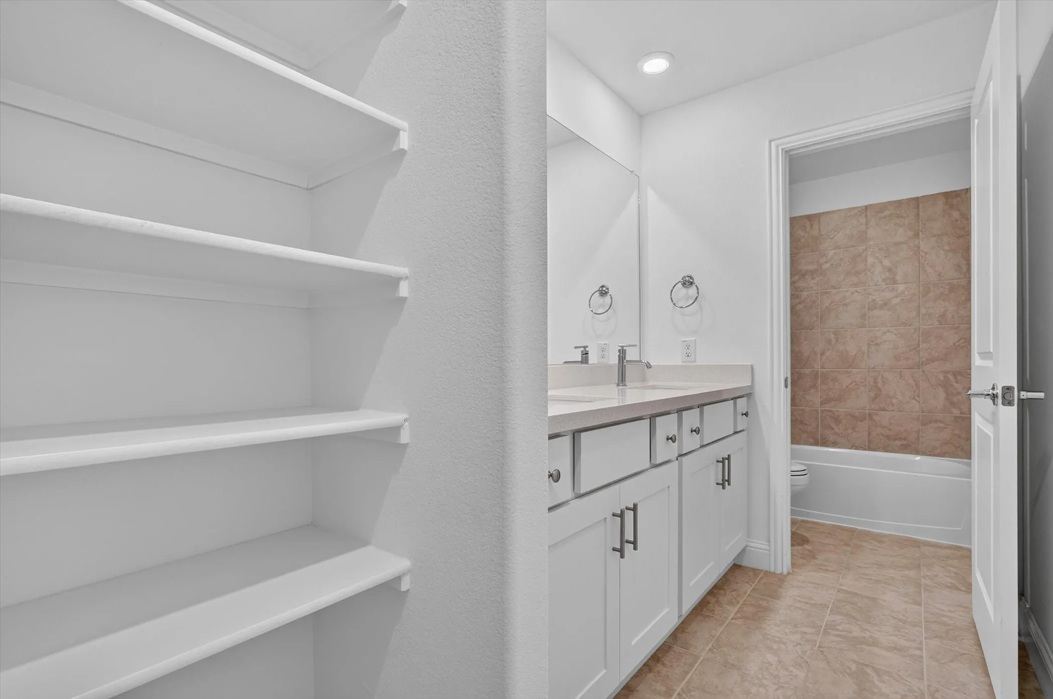 Single Family Residence For Sale in Denton County , 1301 Espada Street, Fort Worth, Texas 76052, 5 Bedroom, 3 Bathroom, 2 Garage spaces, 2,870 Sqft, built in 2024, mls#21326651, Real Estate Agent in Fort Worth, Homes For Sale in Denton county, Homes For Sale in Fort Worth, Realtor in Fort Worth Texas, Real Estate Brokerage Independent Realty Texas, Luminita Cordes Realtor