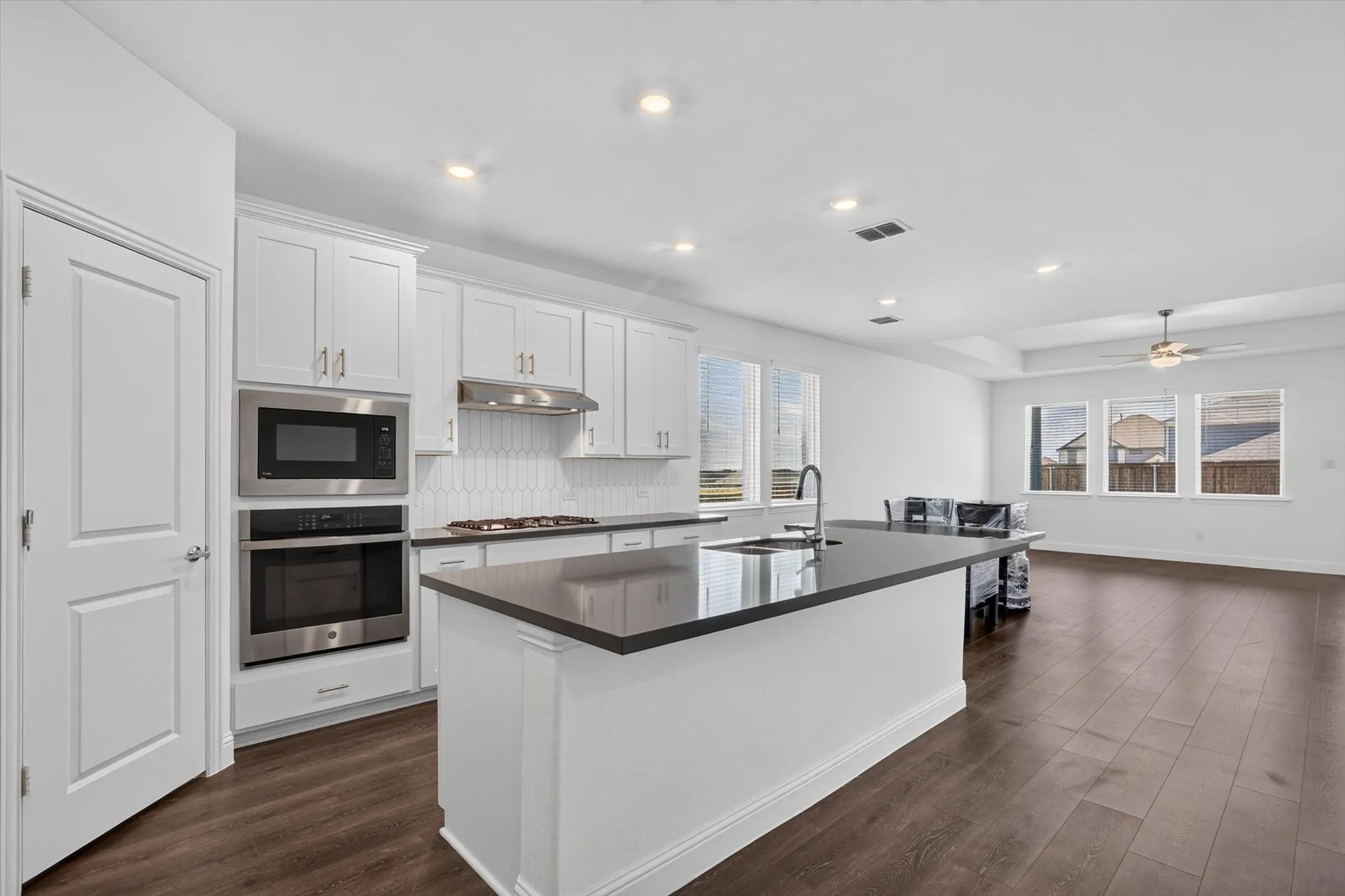 Single Family Residence For Sale in Denton County , 1301 Espada Street, Fort Worth, Texas 76052, 5 Bedroom, 3 Bathroom, 2 Garage spaces, 2,870 Sqft, built in 2024, mls#21326651, Real Estate Agent in Fort Worth, Homes For Sale in Denton county, Homes For Sale in Fort Worth, Realtor in Fort Worth Texas, Real Estate Brokerage Independent Realty Texas, Luminita Cordes Realtor