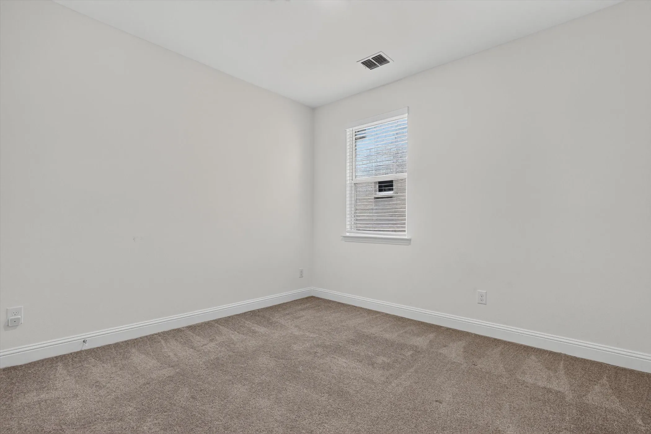 Single Family Residence For Sale in Denton County , 1301 Espada Street, Fort Worth, Texas 76052, 5 Bedroom, 3 Bathroom, 2 Garage spaces, 2,870 Sqft, built in 2024, mls#21326651, Real Estate Agent in Fort Worth, Homes For Sale in Denton county, Homes For Sale in Fort Worth, Realtor in Fort Worth Texas, Real Estate Brokerage Independent Realty Texas, Luminita Cordes Realtor