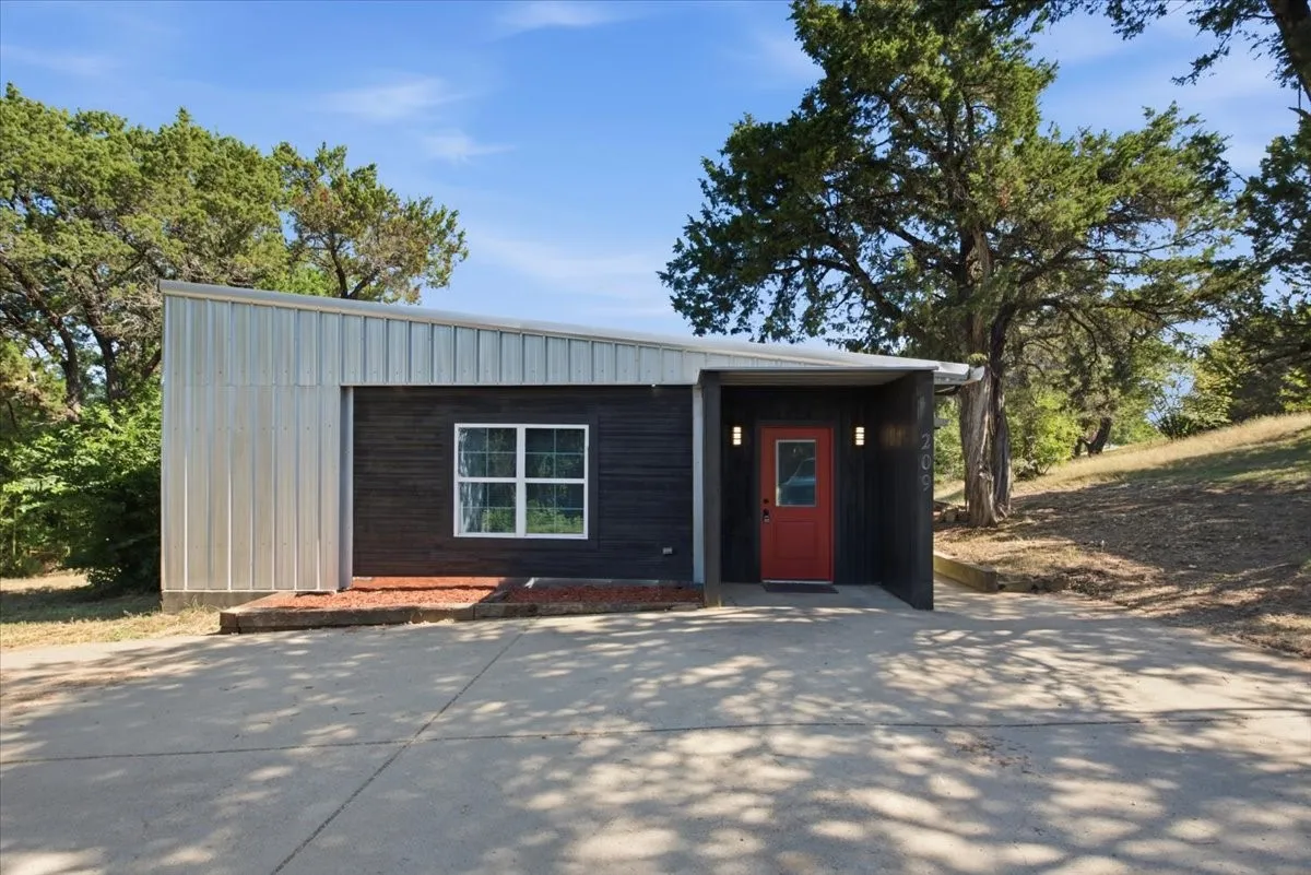 Single Family Residence For Sale in Hill County , 209 Timberline Drive, Whitney, Texas 76692, 3 Bedroom, 2 Bathroom, Garage spaces, 1,280 Sqft, built in 0, mls#21326116, Real Estate Agent in Whitney, Homes For Sale in Hill county, Homes For Sale in Whitney, Realtor in Whitney Texas, Real Estate Brokerage Independent Realty Texas, Luminita Cordes Realtor