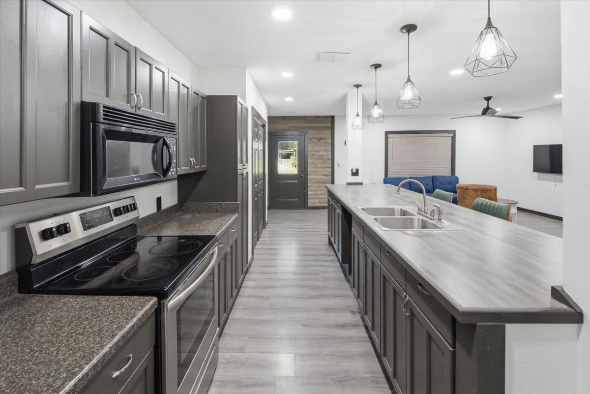 Single Family Residence For Sale in Hill County , 209 Timberline Drive, Whitney, Texas 76692, 3 Bedroom, 2 Bathroom, Garage spaces, 1,280 Sqft, built in 0, mls#21326116, Real Estate Agent in Whitney, Homes For Sale in Hill county, Homes For Sale in Whitney, Realtor in Whitney Texas, Real Estate Brokerage Independent Realty Texas, Luminita Cordes Realtor