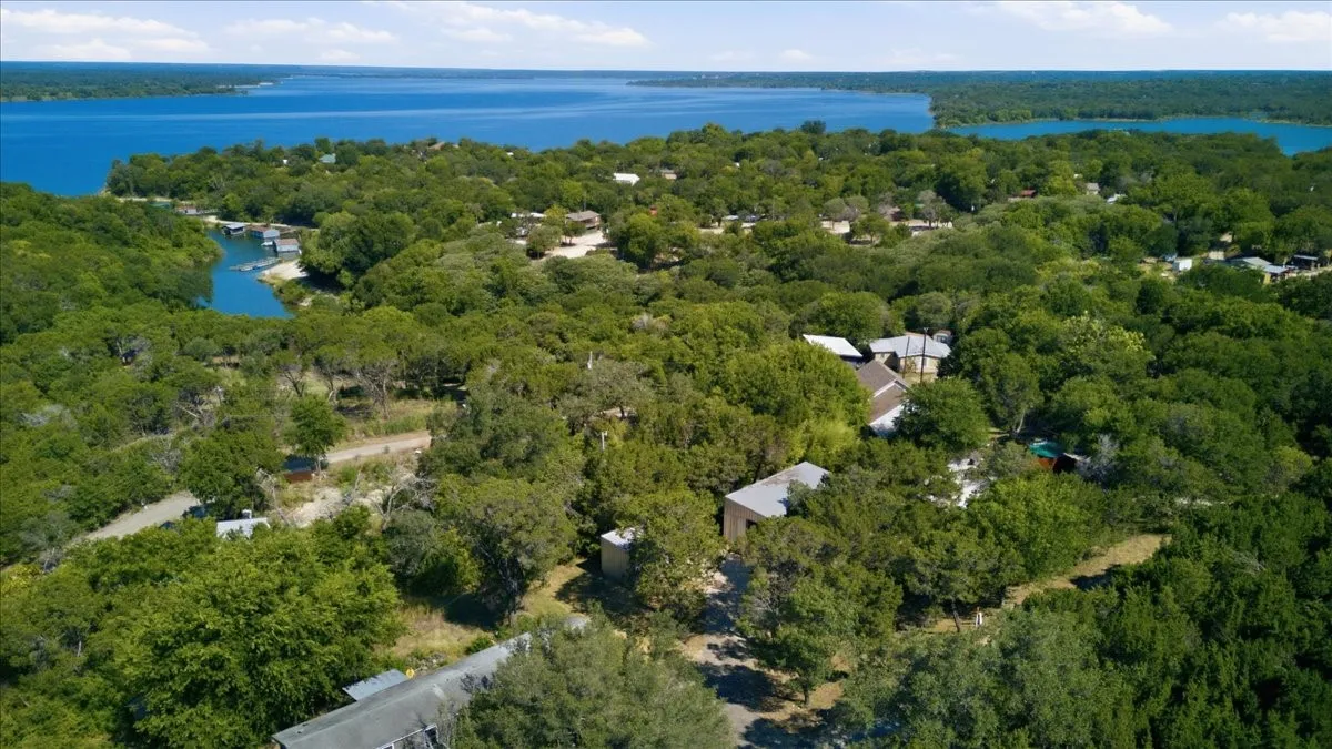 Single Family Residence For Sale in Hill County , 209 Timberline Drive, Whitney, Texas 76692, 3 Bedroom, 2 Bathroom, Garage spaces, 1,280 Sqft, built in 0, mls#21326116, Real Estate Agent in Whitney, Homes For Sale in Hill county, Homes For Sale in Whitney, Realtor in Whitney Texas, Real Estate Brokerage Independent Realty Texas, Luminita Cordes Realtor