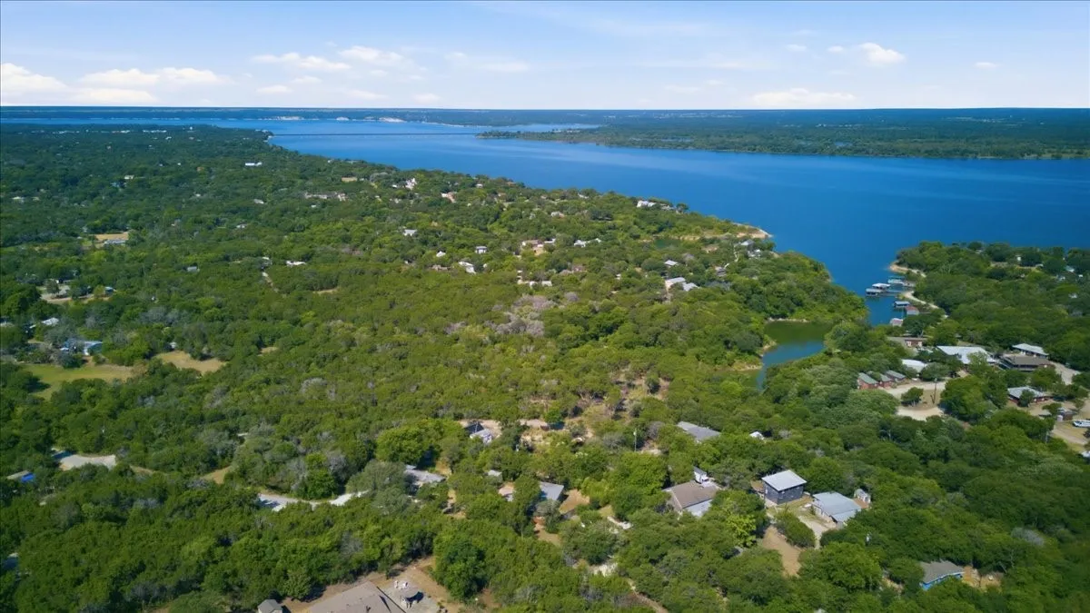 Single Family Residence For Sale in Hill County , 209 Timberline Drive, Whitney, Texas 76692, 3 Bedroom, 2 Bathroom, Garage spaces, 1,280 Sqft, built in 0, mls#21326116, Real Estate Agent in Whitney, Homes For Sale in Hill county, Homes For Sale in Whitney, Realtor in Whitney Texas, Real Estate Brokerage Independent Realty Texas, Luminita Cordes Realtor