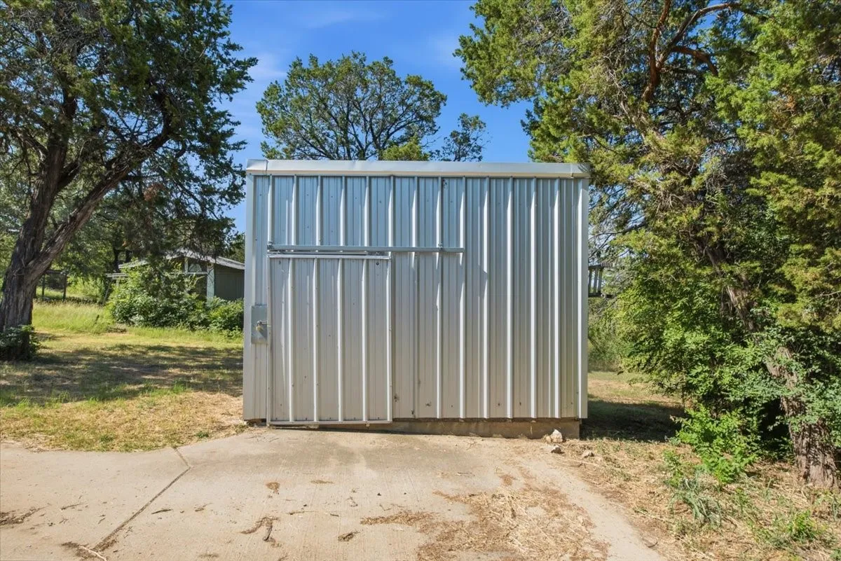 Single Family Residence For Sale in Hill County , 209 Timberline Drive, Whitney, Texas 76692, 3 Bedroom, 2 Bathroom, Garage spaces, 1,280 Sqft, built in 0, mls#21326116, Real Estate Agent in Whitney, Homes For Sale in Hill county, Homes For Sale in Whitney, Realtor in Whitney Texas, Real Estate Brokerage Independent Realty Texas, Luminita Cordes Realtor