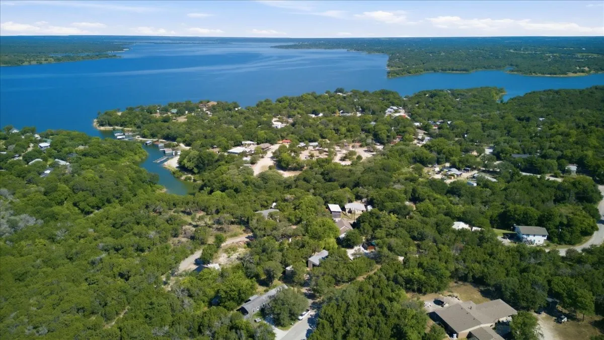 Single Family Residence For Sale in Hill County , 209 Timberline Drive, Whitney, Texas 76692, 3 Bedroom, 2 Bathroom, Garage spaces, 1,280 Sqft, built in 0, mls#21326116, Real Estate Agent in Whitney, Homes For Sale in Hill county, Homes For Sale in Whitney, Realtor in Whitney Texas, Real Estate Brokerage Independent Realty Texas, Luminita Cordes Realtor