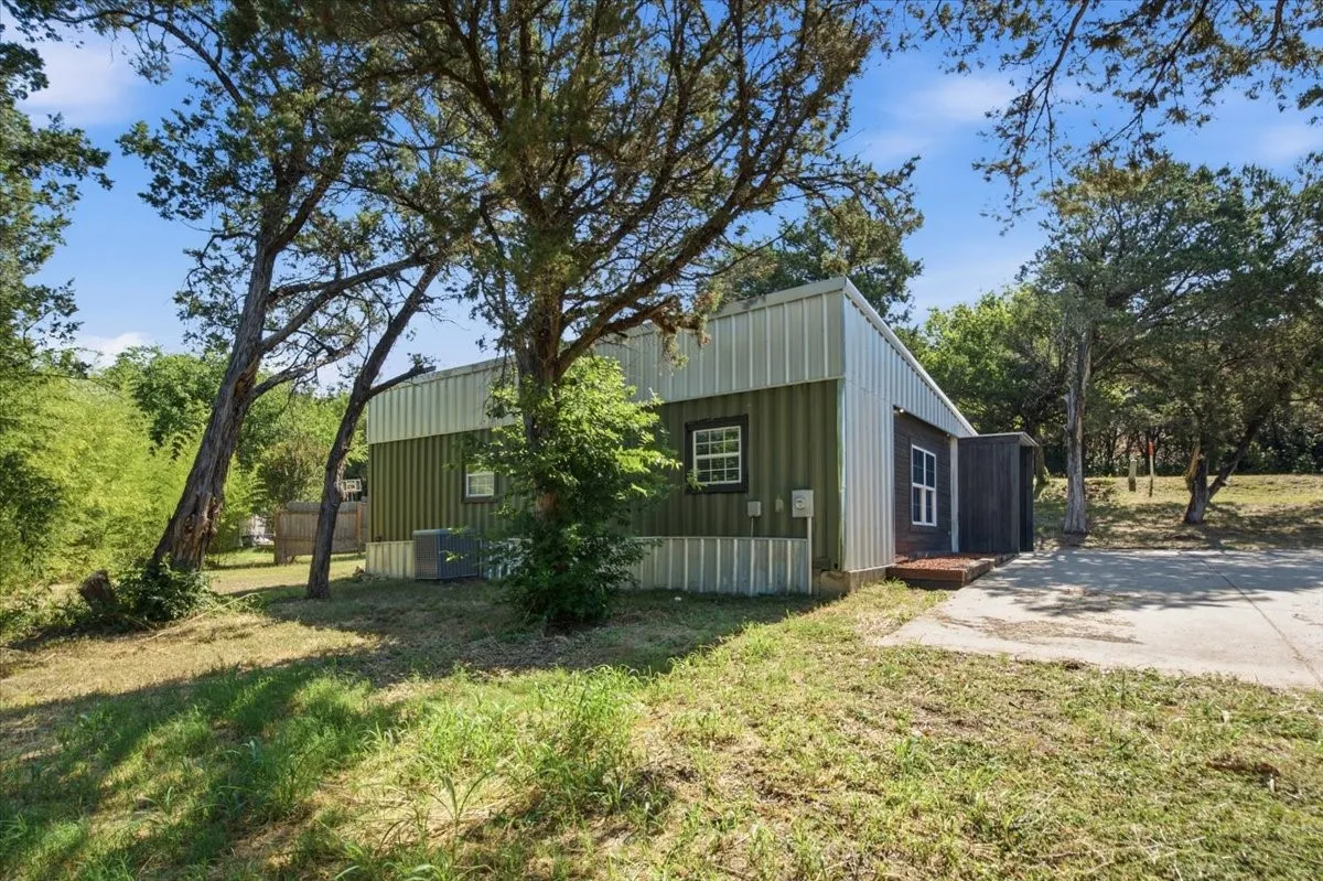 Single Family Residence For Sale in Hill County , 209 Timberline Drive, Whitney, Texas 76692, 3 Bedroom, 2 Bathroom, Garage spaces, 1,280 Sqft, built in 0, mls#21326116, Real Estate Agent in Whitney, Homes For Sale in Hill county, Homes For Sale in Whitney, Realtor in Whitney Texas, Real Estate Brokerage Independent Realty Texas, Luminita Cordes Realtor