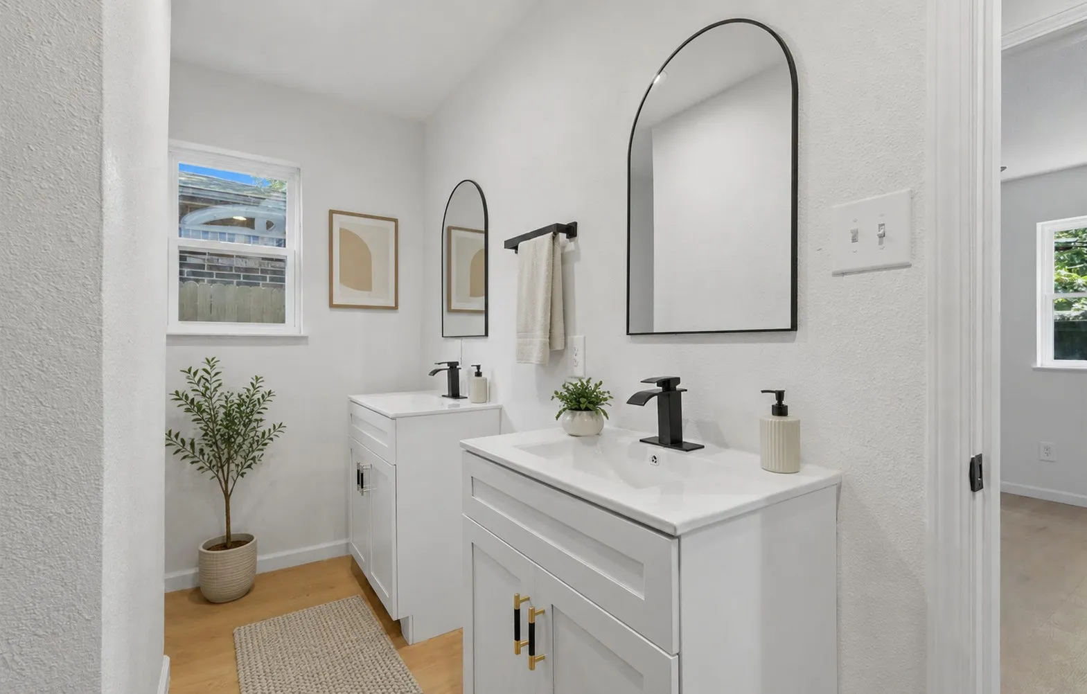 Single Family Residence For Sale in Tarrant County , 2706 Mintwood Place, Arlington, Texas 76016, 3 Bedroom, 2 Bathroom, 2 Garage spaces, 1,260 Sqft, built in 1972, Price $296,000, mls#21326693, Real Estate Agent in Arlington, Homes For Sale in Tarrant county, Homes For Sale in Arlington, Realtor in Arlington Texas, Real Estate Brokerage Independent Realty Texas, Luminita Cordes Realtor