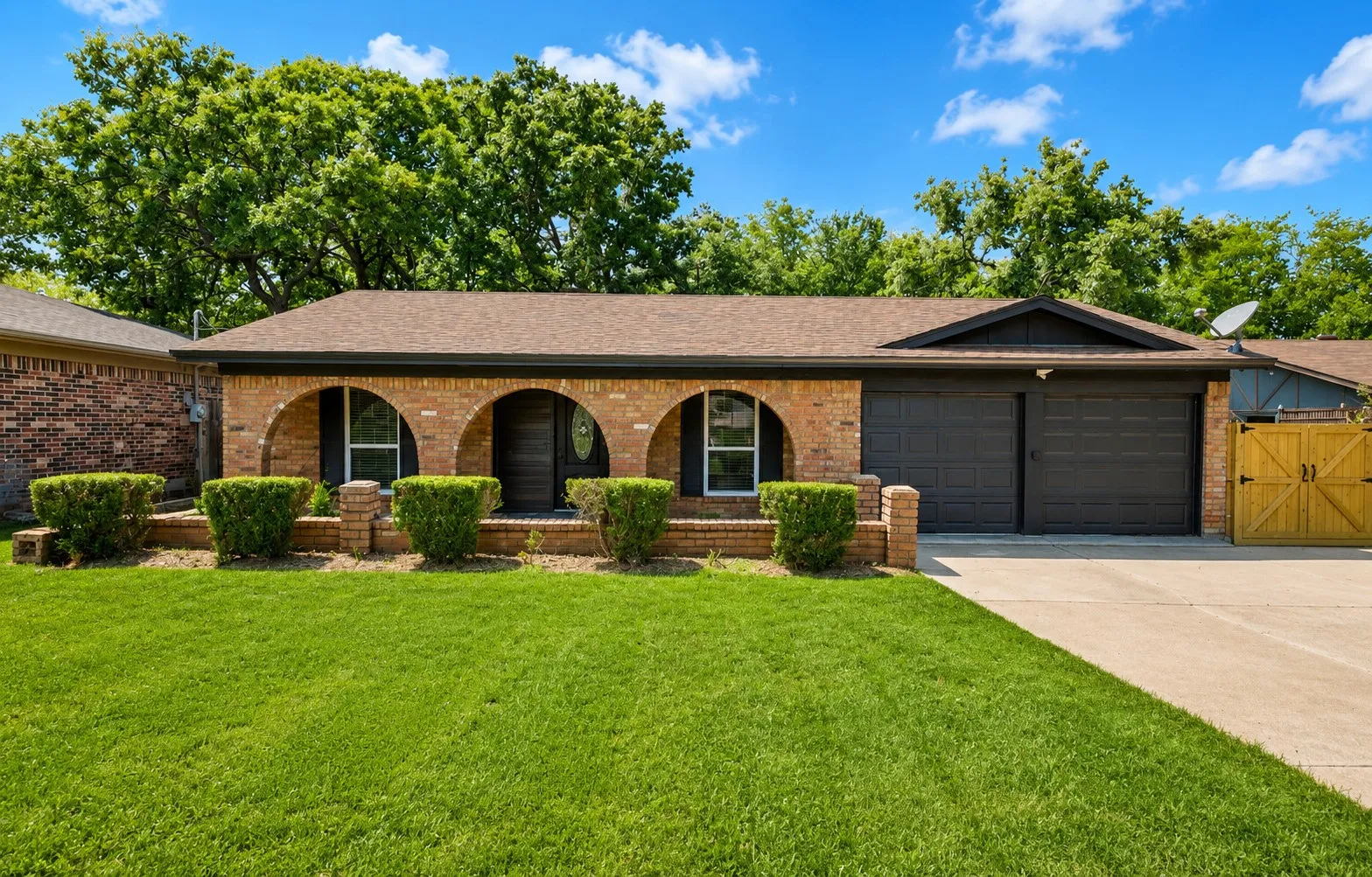 Single Family Residence For Sale in Tarrant County , 2706 Mintwood Place, Arlington, Texas 76016, 3 Bedroom, 2 Bathroom, 2 Garage spaces, 1,260 Sqft, built in 1972, Price $296,000, mls#21326693, Real Estate Agent in Arlington, Homes For Sale in Tarrant county, Homes For Sale in Arlington, Realtor in Arlington Texas, Real Estate Brokerage Independent Realty Texas, Luminita Cordes Realtor