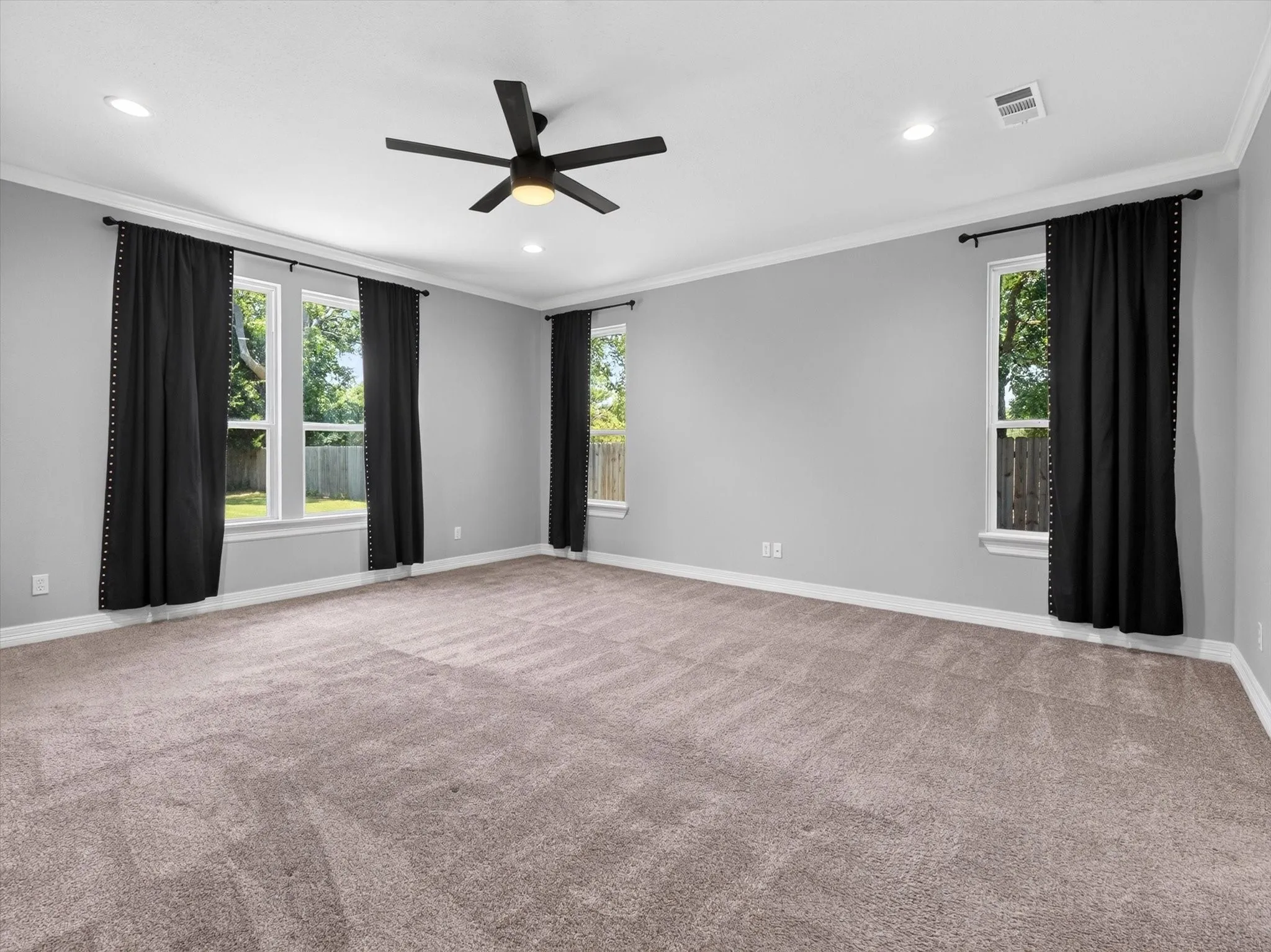 Single Family Residence For Sale in Grayson County , 902 N Main Street, Tioga, Texas 76271, 3 Bedroom, 2 Bathroom, 2 Garage spaces, 2,299 Sqft, built in 2021, mls#21312369, Real Estate Agent in Tioga, Homes For Sale in Grayson county, Homes For Sale in Tioga, Realtor in Tioga Texas, Real Estate Brokerage Independent Realty Texas, Luminita Cordes Realtor