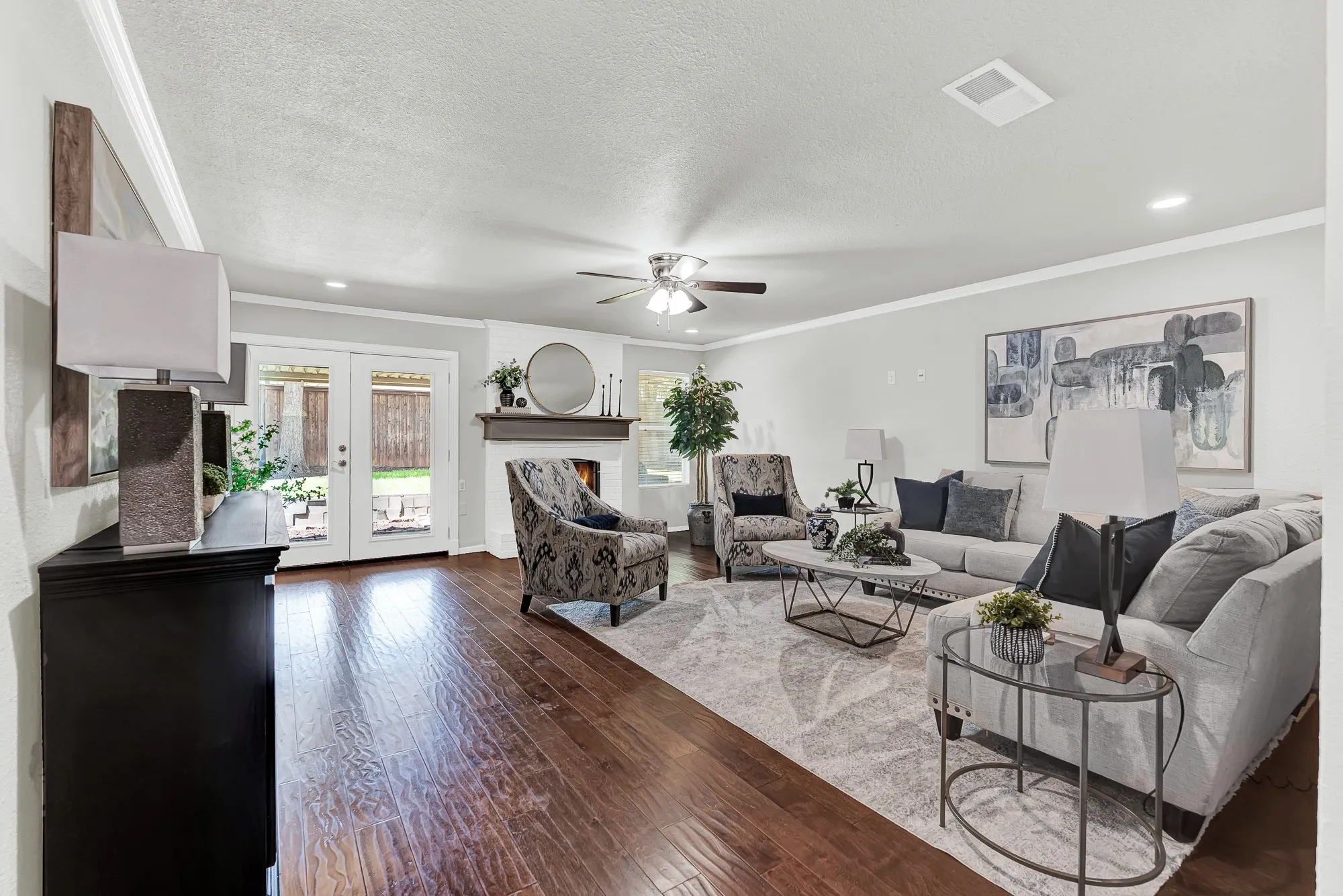 Single Family Residence For Sale in Collin County , 428 Shady Brook Drive, Richardson, Texas 75080, 4 Bedroom, 2 Bathroom, Garage spaces, 2,188 Sqft, built in 1968, mls#21311509, Real Estate Agent in Richardson, Homes For Sale in Collin county, Homes For Sale in Richardson, Realtor in Richardson Texas, Real Estate Brokerage Independent Realty Texas, Luminita Cordes Realtor